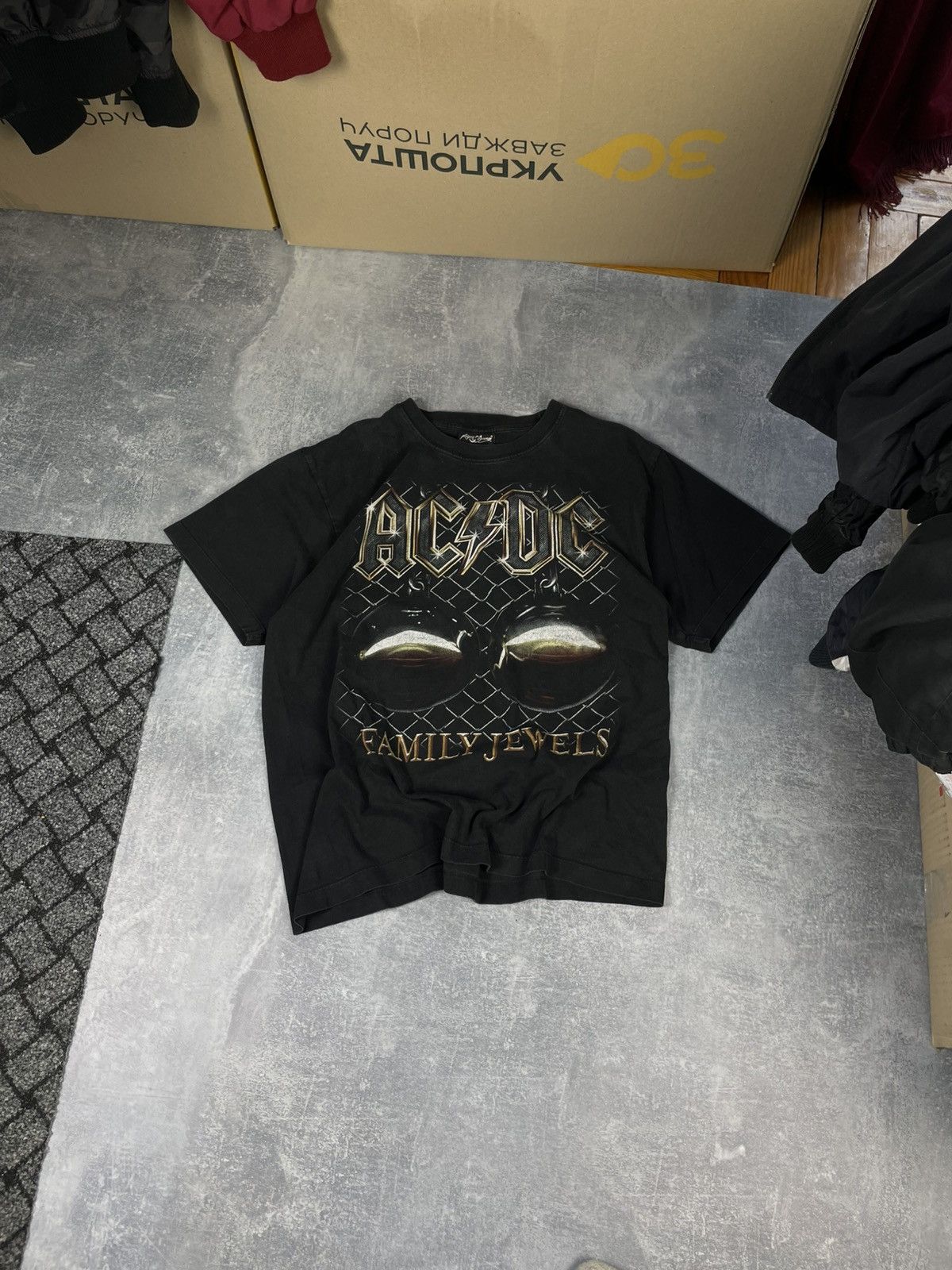 AC/DC × Band Tees Vintage Ac Dc Family Jewels Tee / Ac Dc RockBand Y2K T-shirt Size US L / EU 52-54 / 3 - 2 Thumbnail