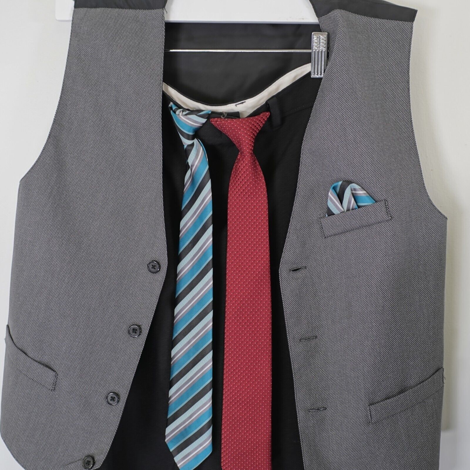 Van Heusen Boys Van Heusen Flex 3 Piece Suit W/ 2 Clip On Ties 20R Blac Size 34S - 2 Thumbnail