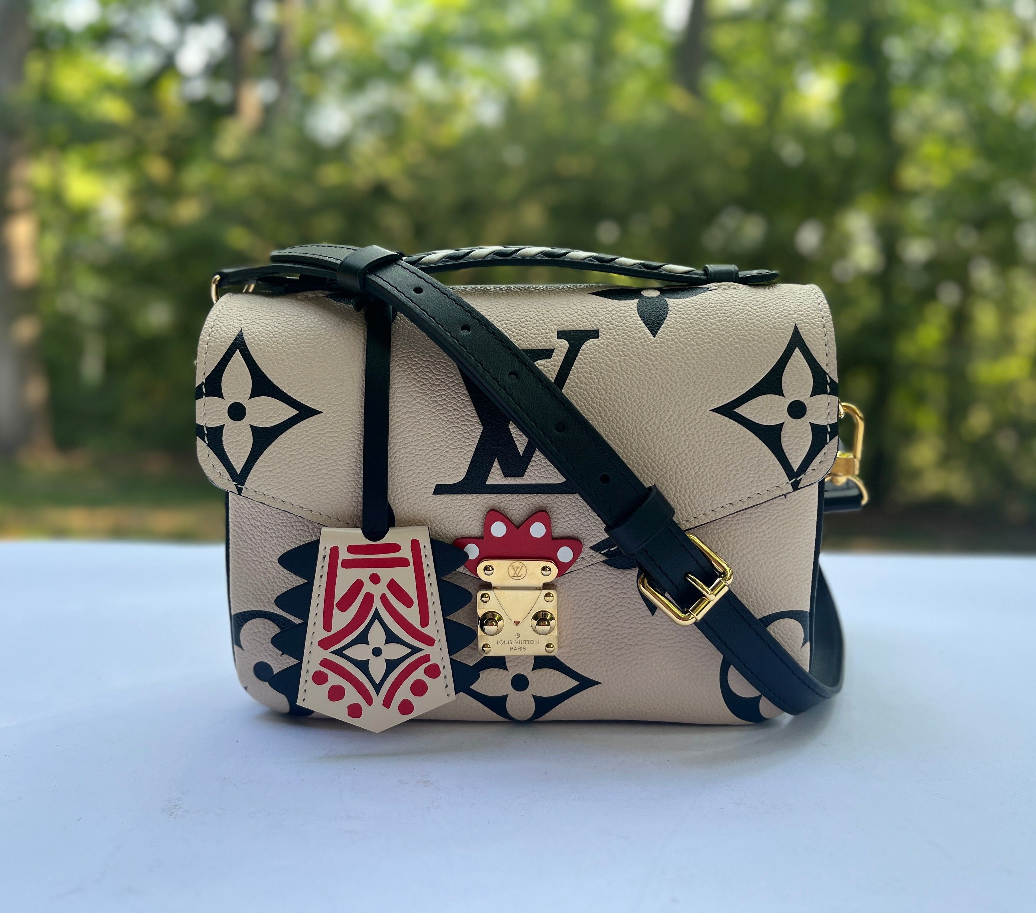 Louis Vuitton Limited Crafty Pochette Metis White Crossbody Bags Luggage