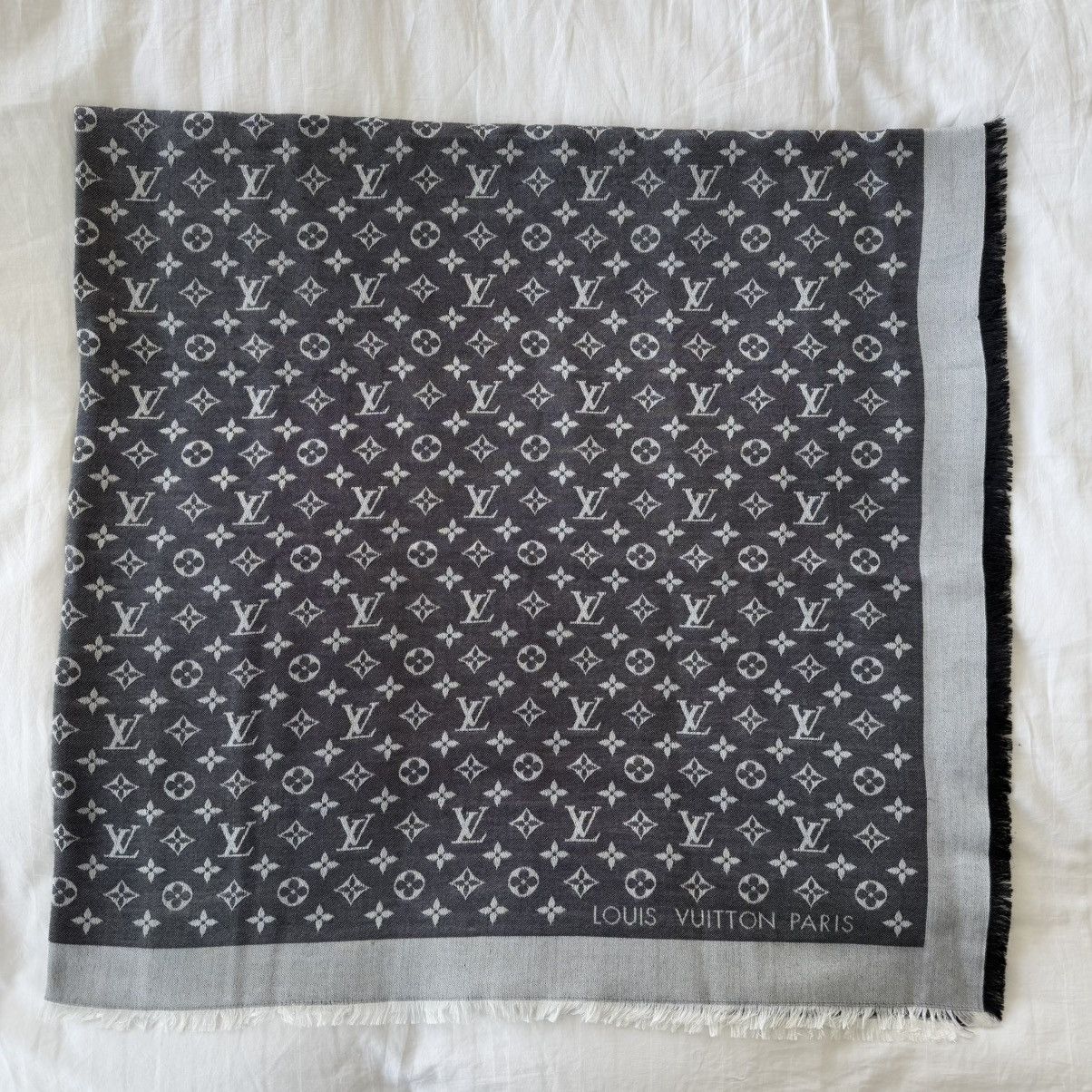 Louis Vuitton Monogram Denim Shawl Size ONE SIZE - 2 Thumbnail