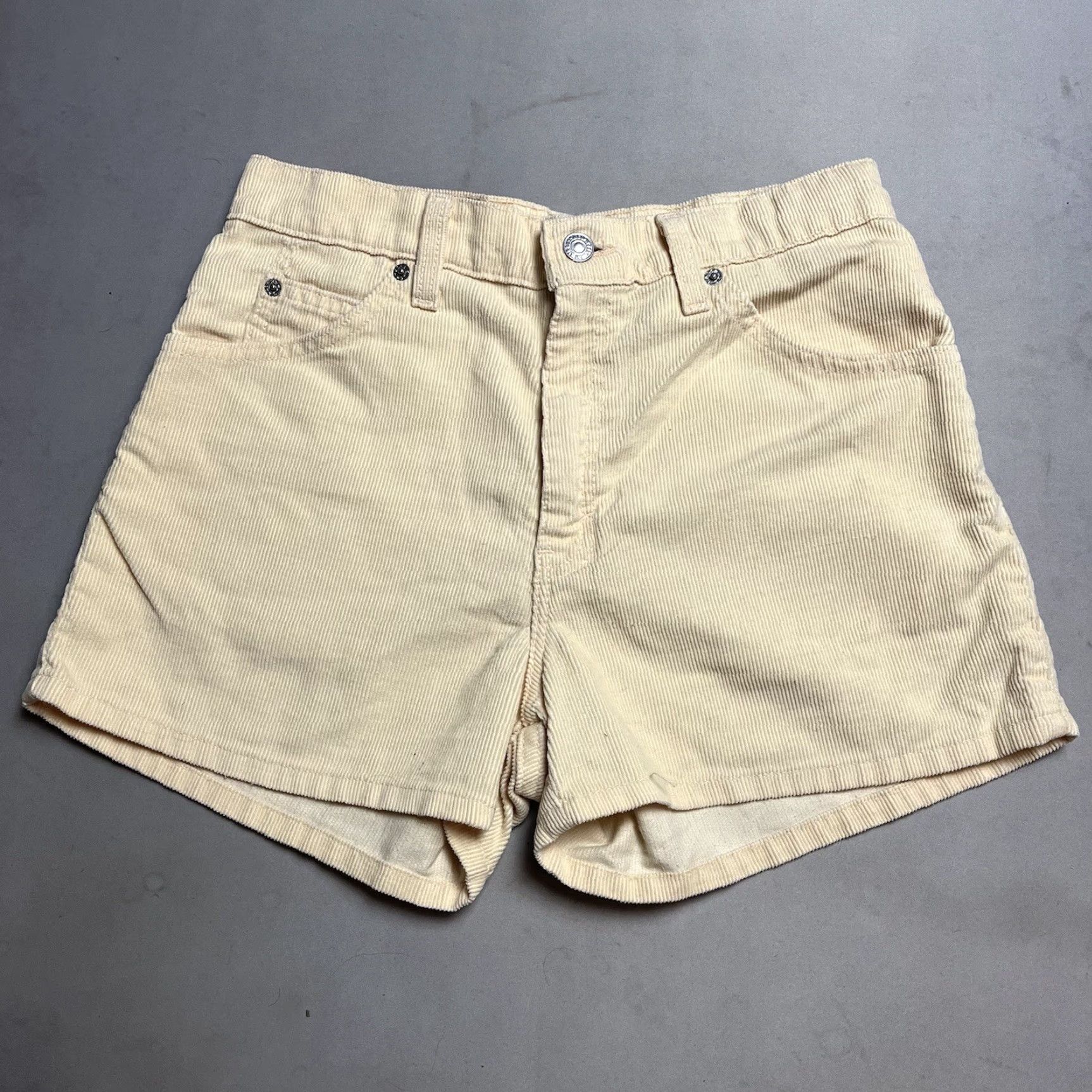 VINTAGE Levi's 913 Corduroy Shorts Regular Fit Women 29 Beige 70s Orange Tab Chino