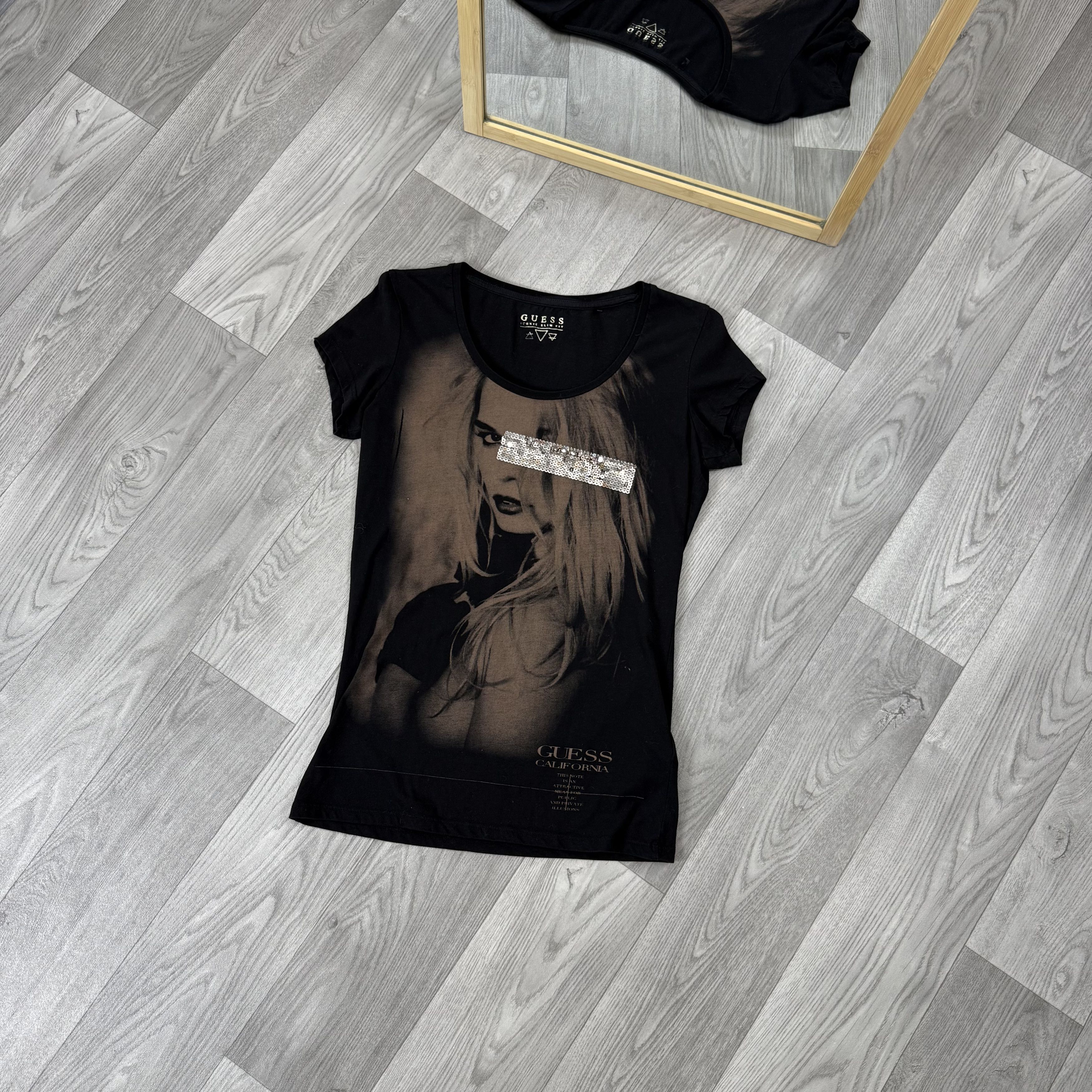 Guess Vintage Guess 10s Sexy Girl Graphic Black Tee Shirt Size M / US 6-8 / IT 42-44 - 1 Thumbnail