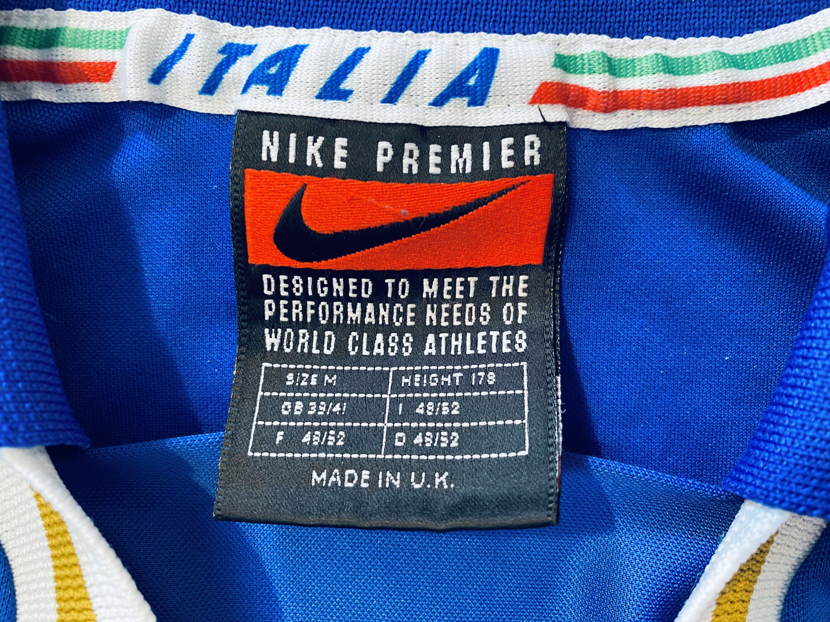 Nike Italy Euro 96 Home Football Shirt Jersey Long Sleeve Size US S / EU 44-46 / 1 - 8 Thumbnail