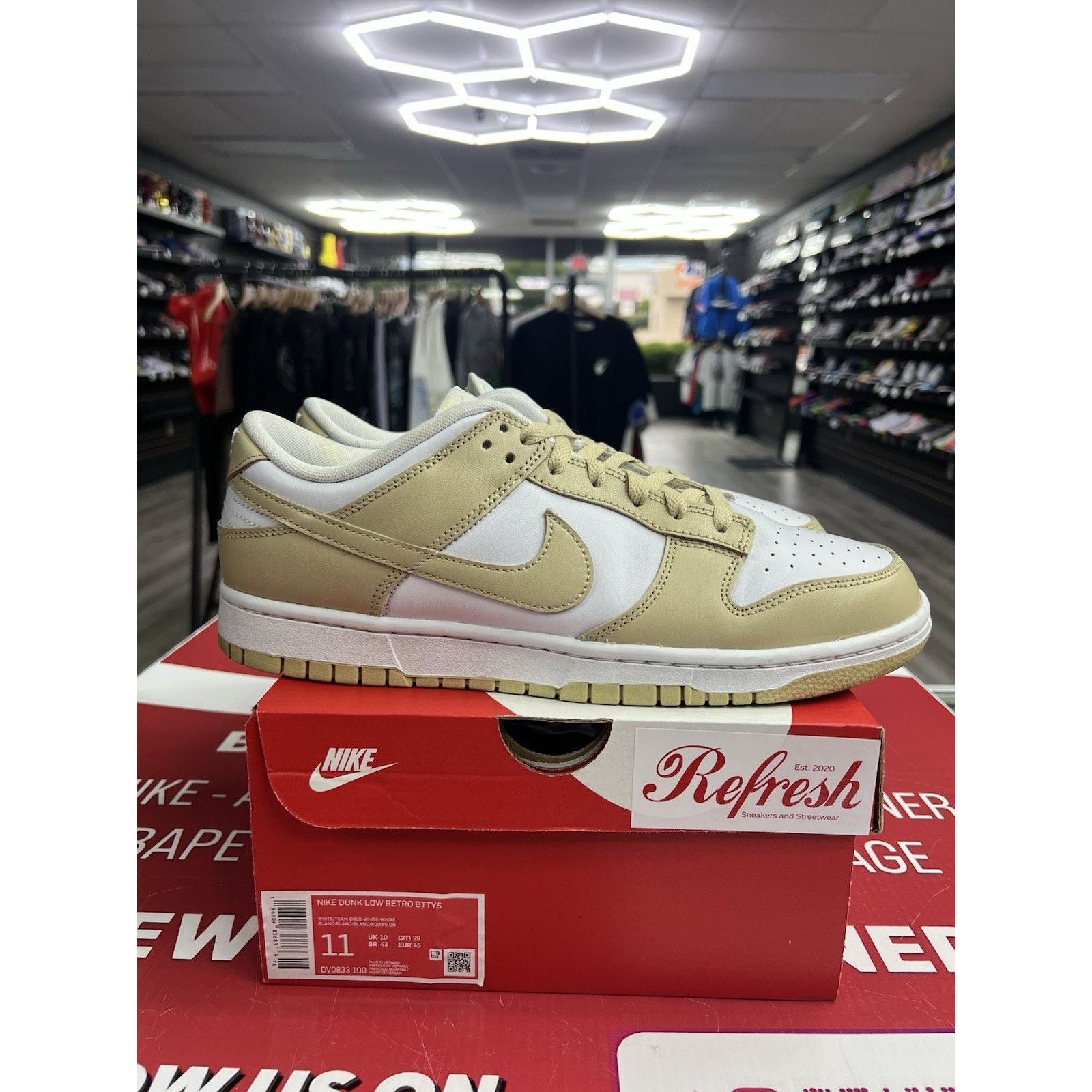 Nike Dunk Low Team Gold Size 11 (DV0833-100) Size US 11 / EU 44 - 1 Thumbnail