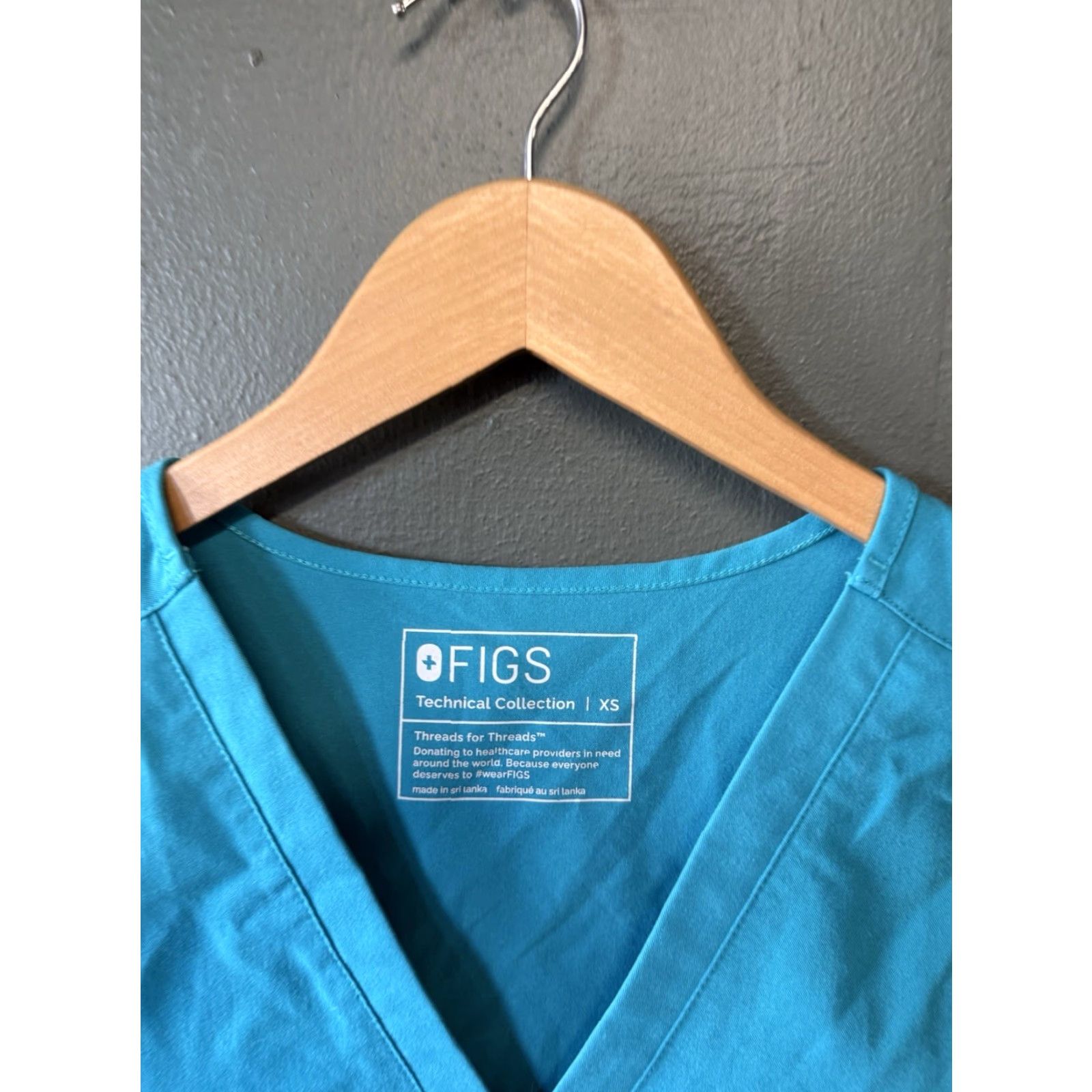 Vintage FIGS Womens Blue Short Sleeve V-neck Scrub Top XS Size Women Shirt Scrub Top Blue FIGS XS Womens Size XS / US 0-2 / IT 36-38 - 3 Thumbnail