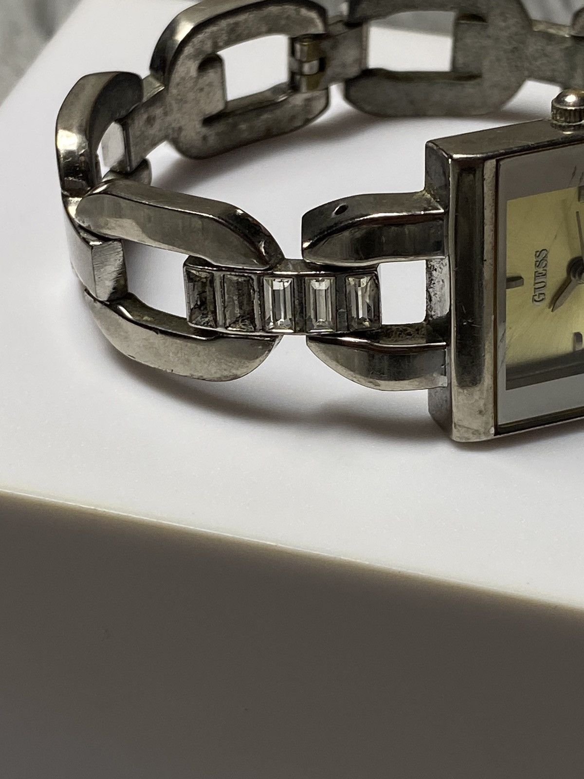 Guess × Japanese Brand × Vintage Golden Radiance Guess Watch | Japanese Brand Size ONE SIZE - 5 Thumbnail
