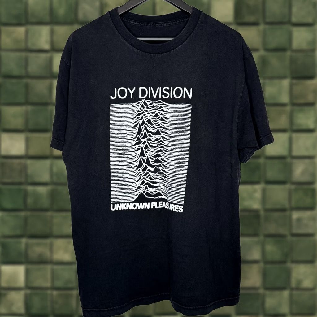 Gildan Joy Division Shirt Black L Crew Neck Short Sleeve T-Shirt Band Graphic Print 2020s Mens Gildan Unknown Pleasures Size US L / EU 52-54 / 3 - 1 Thumbnail