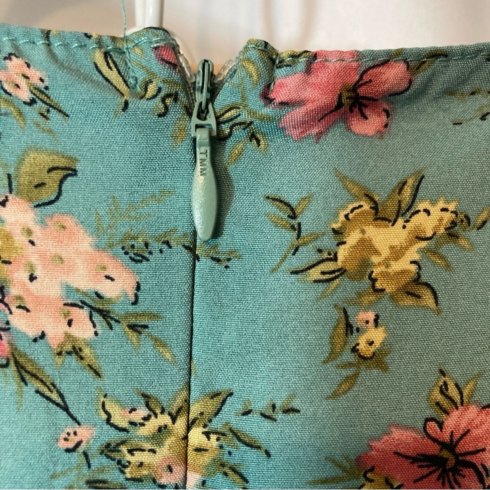 Nasty Gal Nasty Gal Floral Crossover V-Neck Flounce Slit Mini Dress Size M / US 6-8 / IT 42-44 - 11 Thumbnail