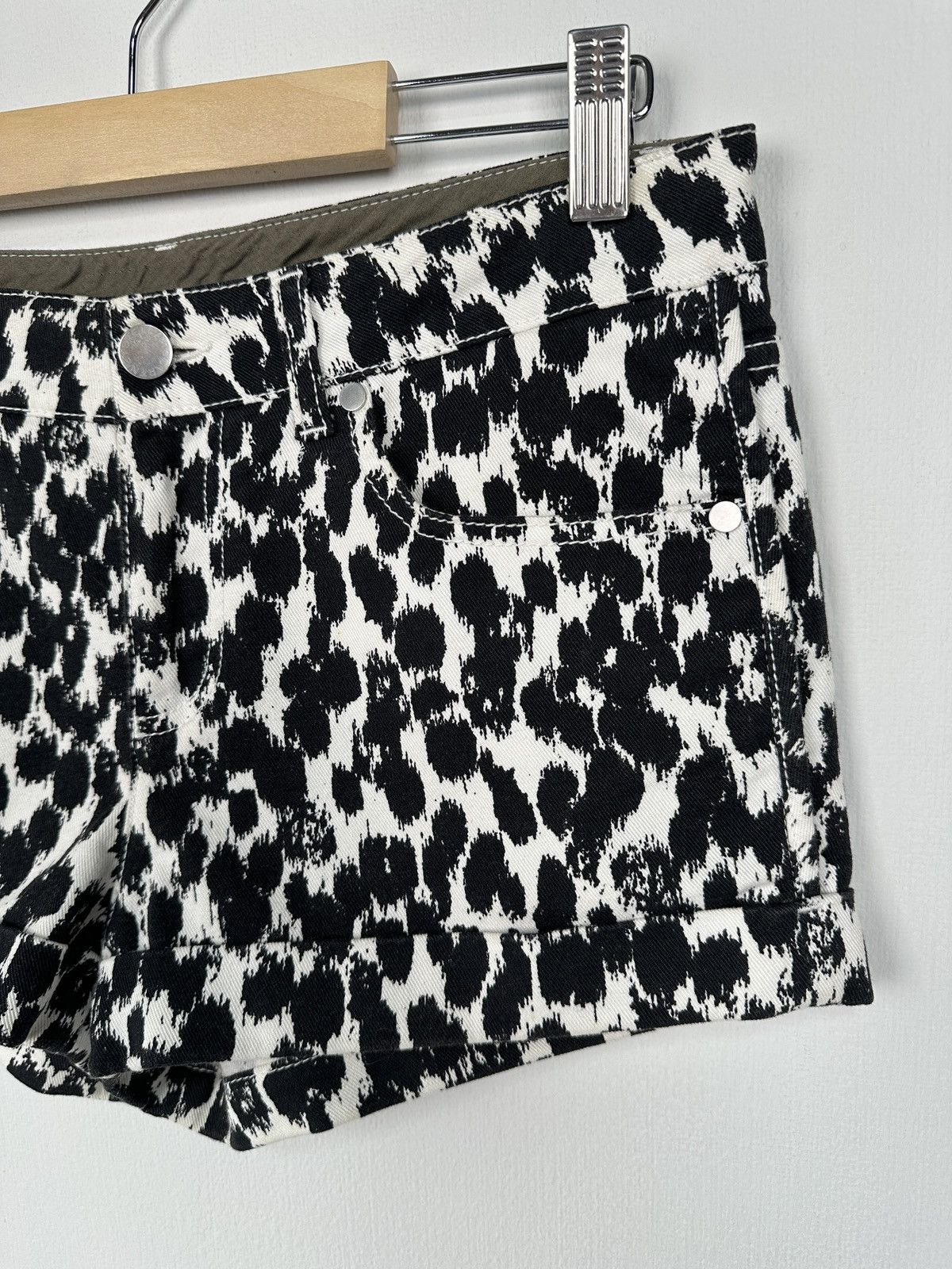 Stella McCartney Stella McCartney Leopard Print Denim Shorts size 26 Size 26" / US 2 / IT 38 - 6 Thumbnail
