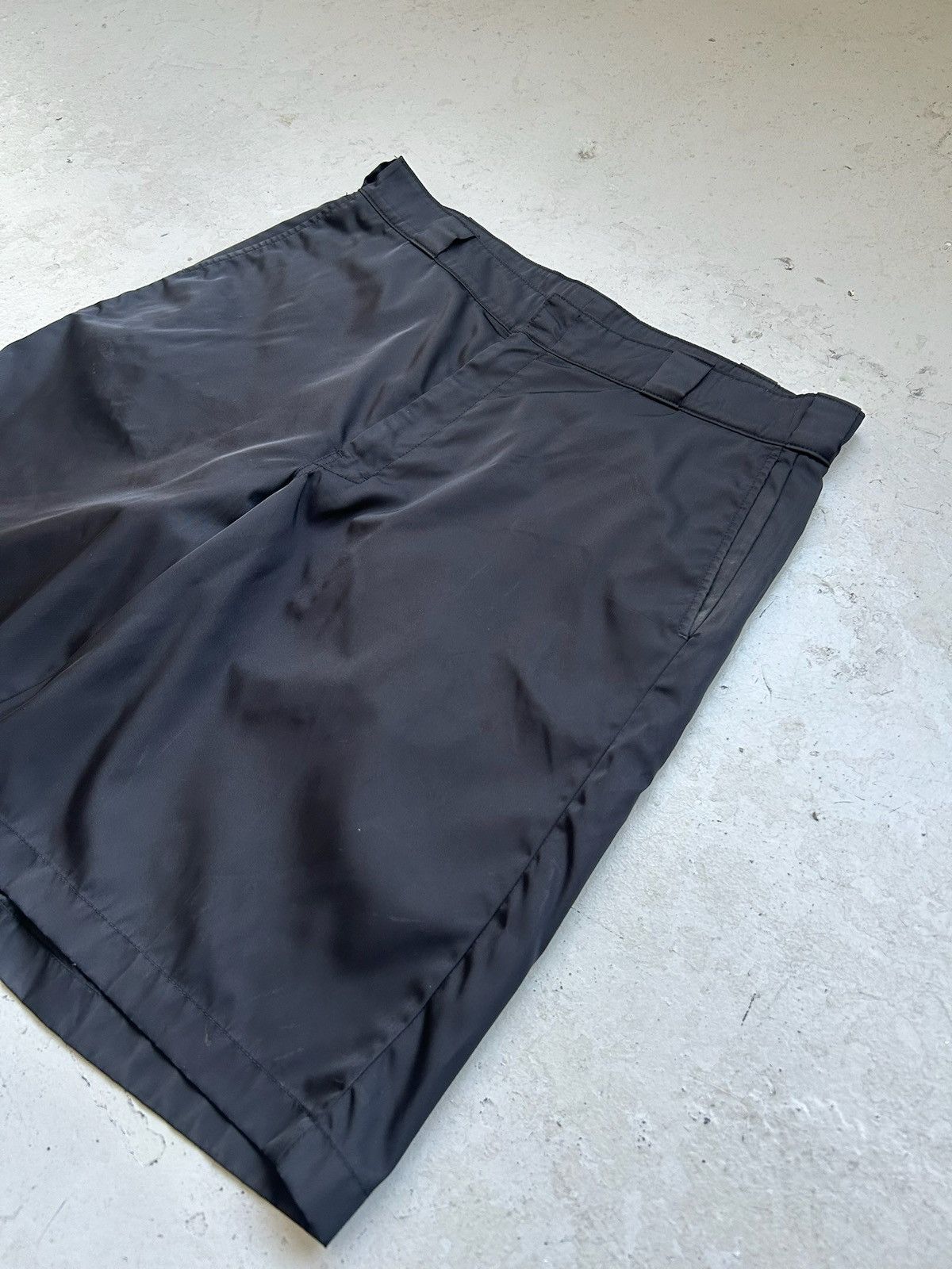 Prada Prada Re-Nylon Shorts Size US 34 / EU 50 - 2 Thumbnail
