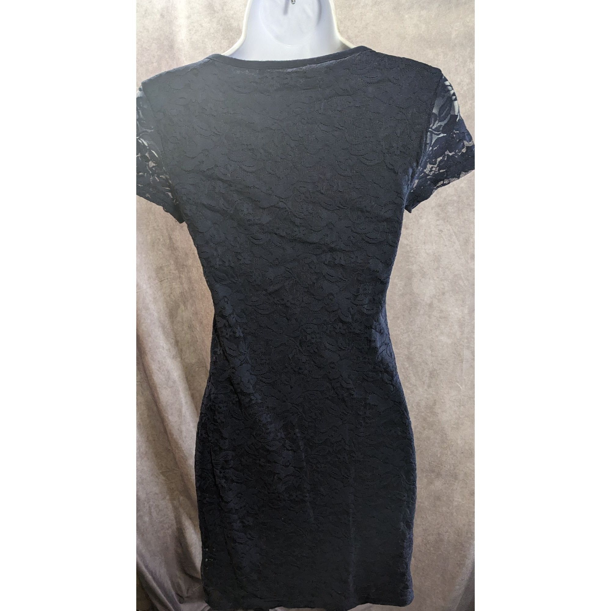 Forever 21 Forever 21 Navy Lace Short-Sleeve Bodycon Dress Small Size S / US 4 / IT 40 - 4 Thumbnail