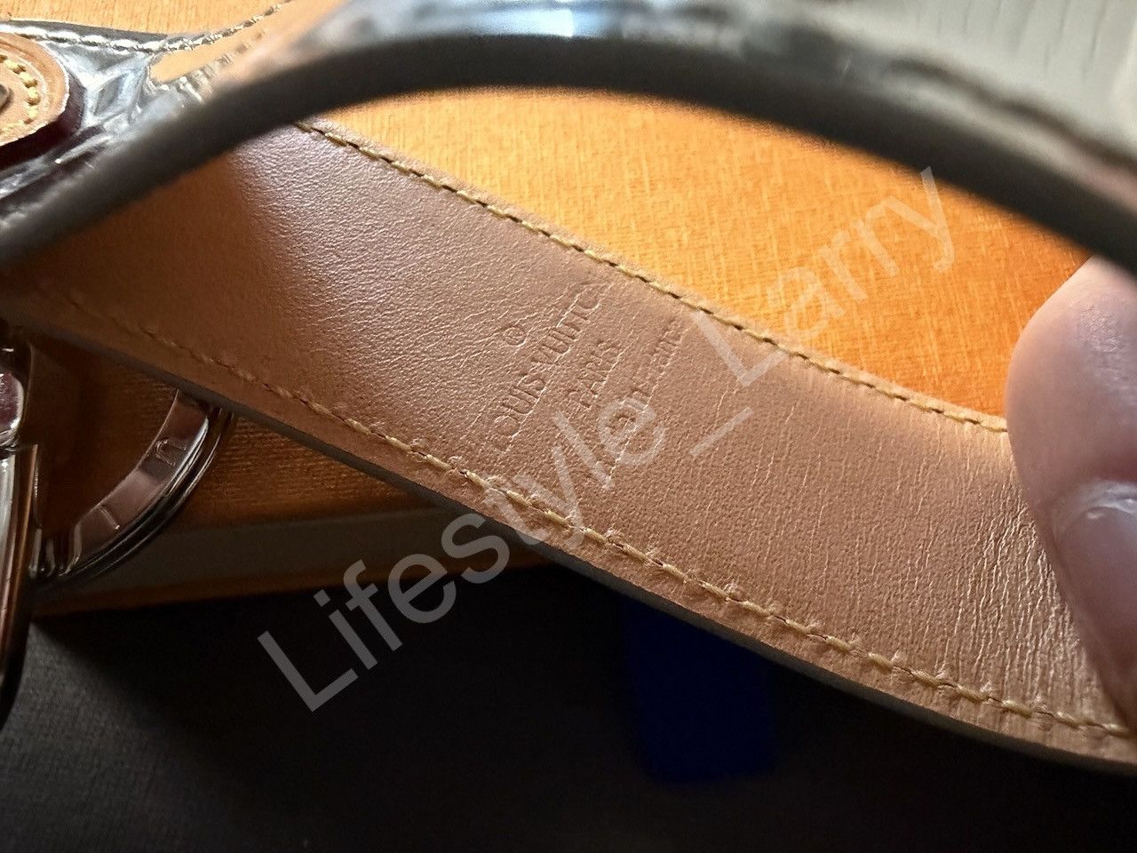 Louis Vuitton Louis Vuitton Dragonne Monogram Mirror Keychain MP3151 Size ONE SIZE - 9 Thumbnail