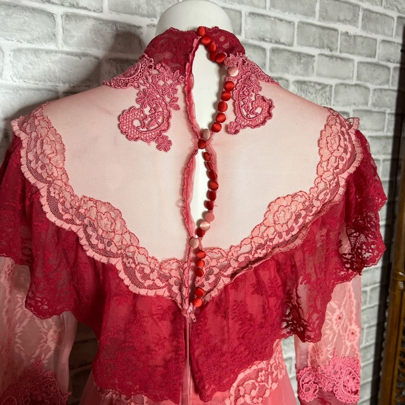 Vintage 70s Victorian illusion lace ruffle pink red wedding dress Size M / US 6-8 / IT 42-44 - 7 Thumbnail