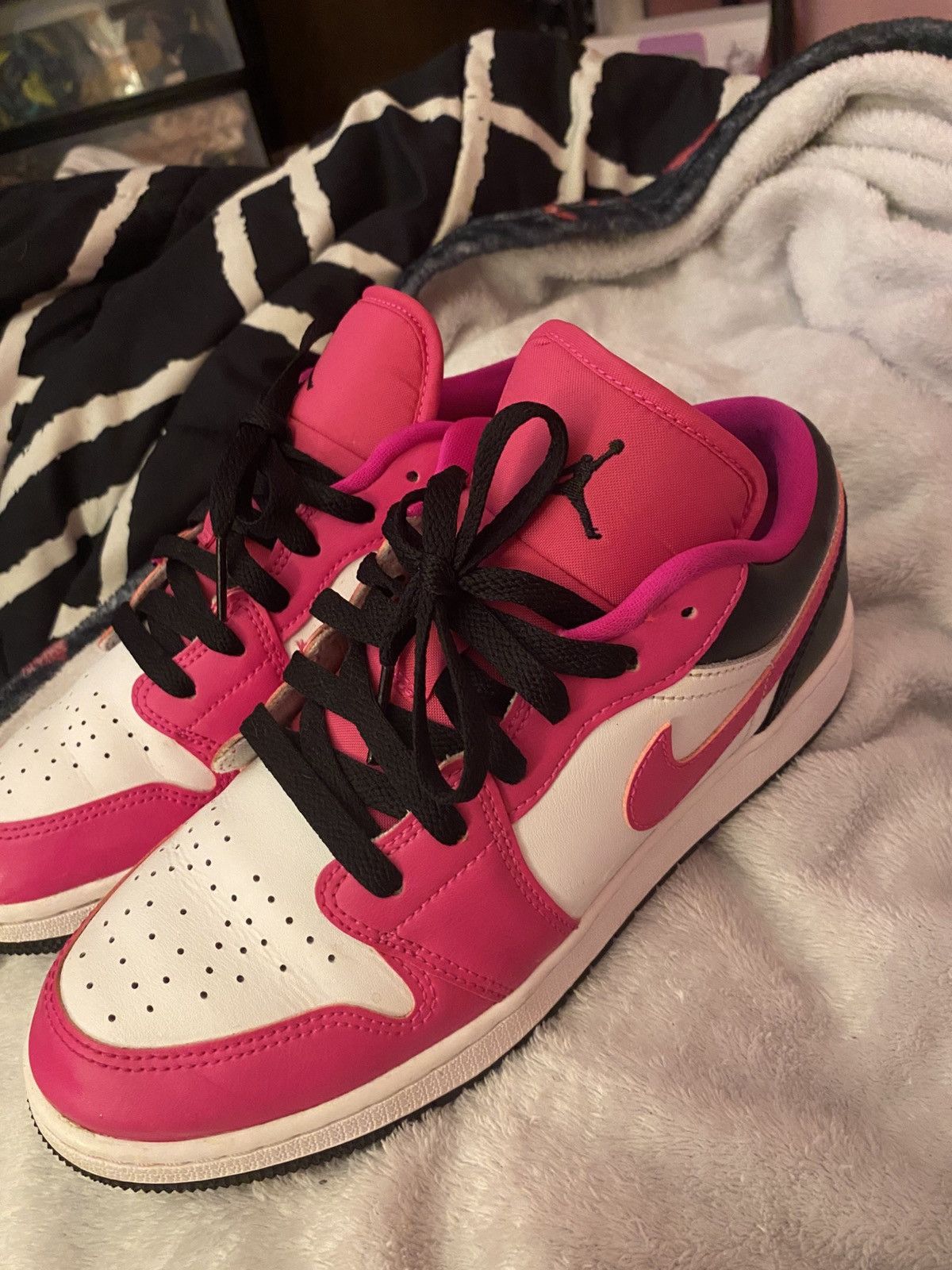 Jordan Brand pink and black jordan 1s Size US 7.5 / IT 37.5 - 2 Thumbnail