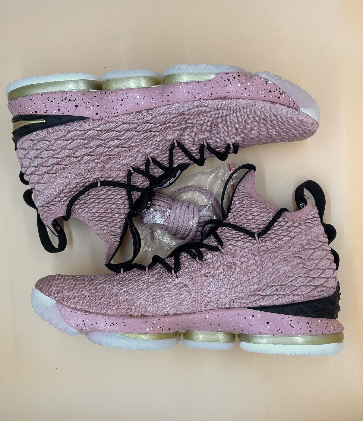Nike Size 13.5- Nike LeBron 15 “Hollywood” 2018 Size US 13 / EU 46 - 4 Thumbnail
