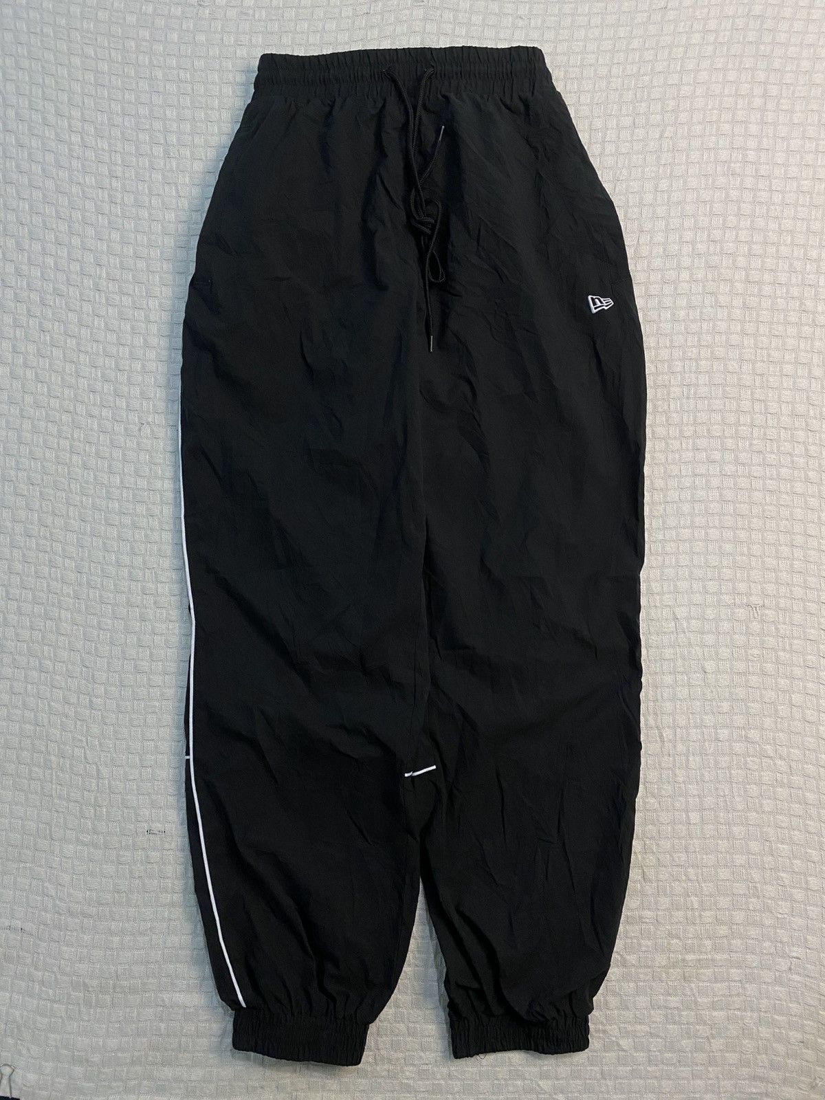 New Era NEW ERA BAGGY NYLON TRACK PANTS Y2K Size US 30 / EU 46 - 1 Thumbnail