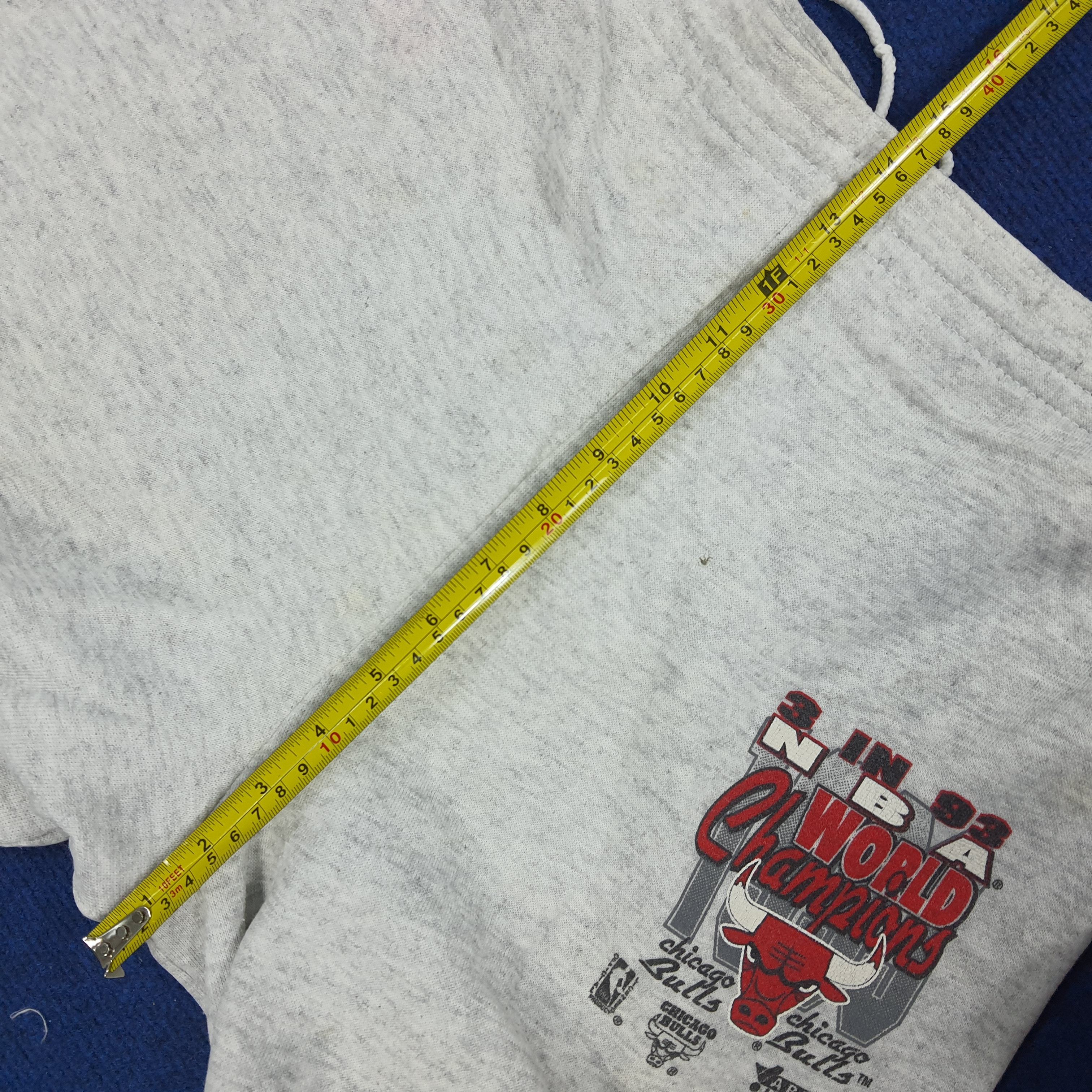 NBA × Vintage Vintage NBA World Champs Chicago Bulls Sweatpants Size US 35 - 9 Thumbnail