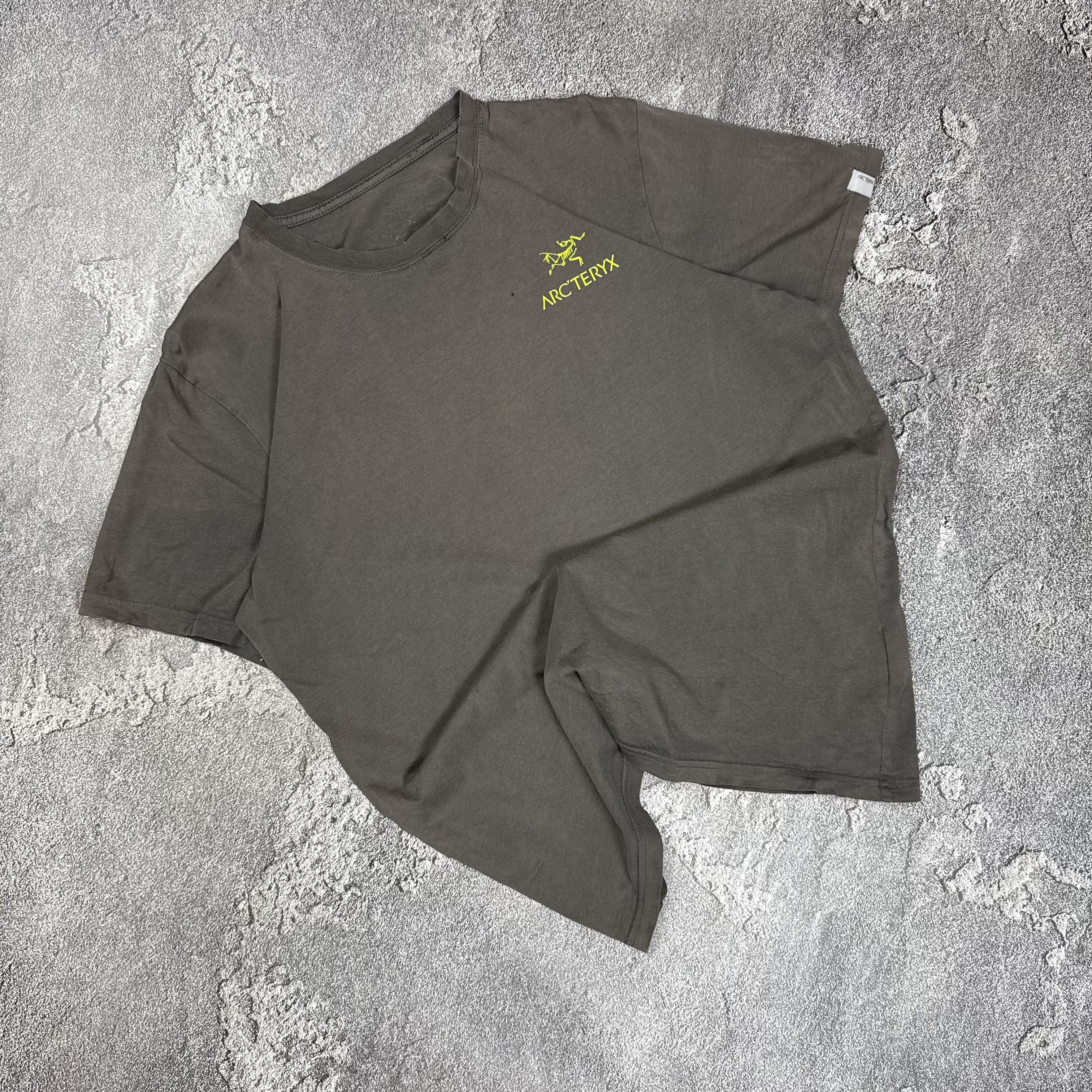 Arc'teryx Arc'Teryx Dark Grey Logo T-Shirt Size US M / EU 48-50 / 2 - 1 Thumbnail