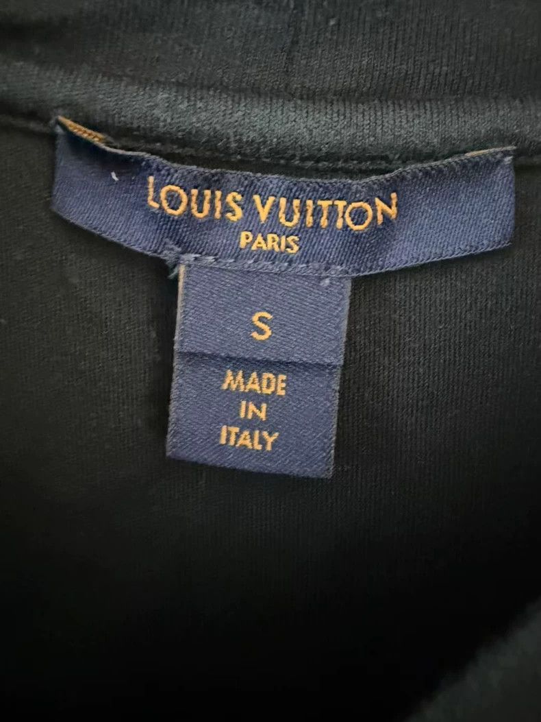 Louis Vuitton Louis Vuitton neckline and metal logo short sleeves Size US S / EU 44-46 / 1 - 3 Thumbnail