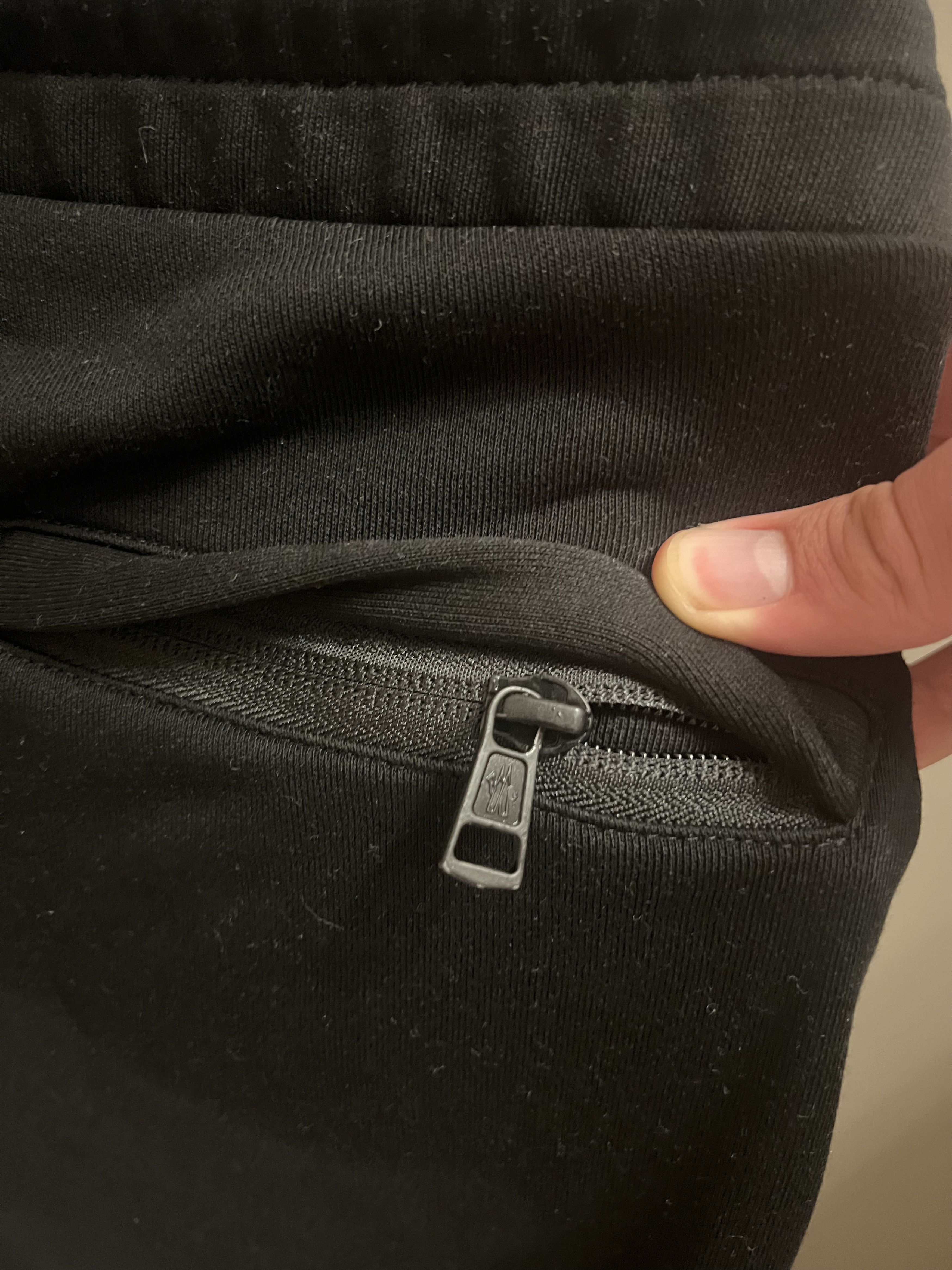 Moncler Moncler Cotton Joggers with Logo Patch Size US 34 / EU 50 - 7 Thumbnail
