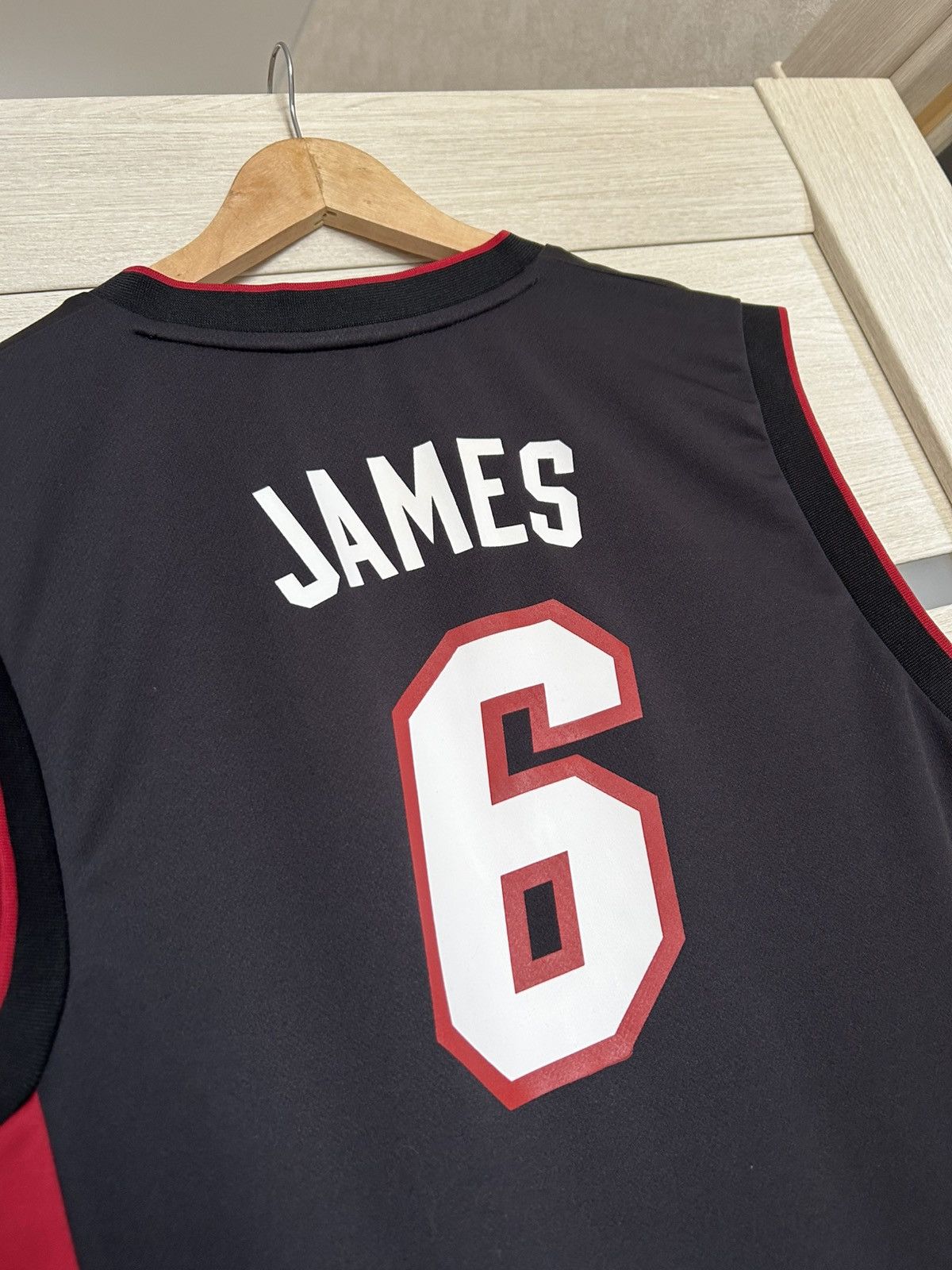 Adidas Adidas NBA Miami Lebron James 6 Vintage man’s jersey size S Size US S / EU 44-46 / 1 - 14 Thumbnail