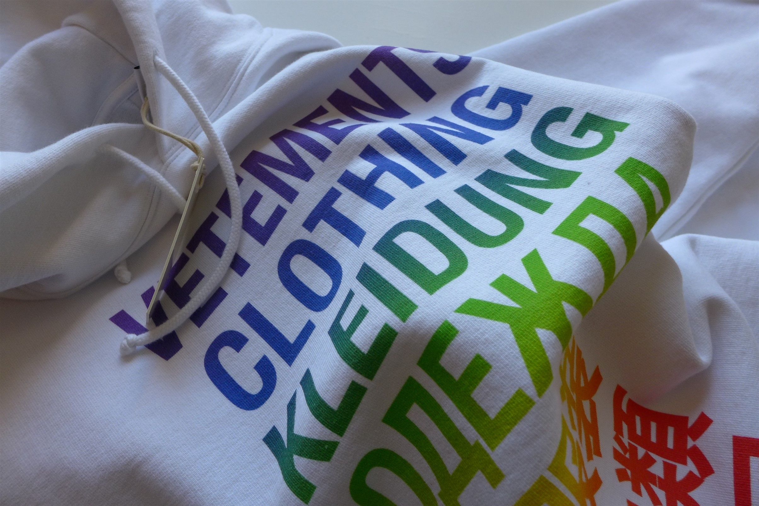 Vetements Vetements Translation Hoodie - White Rainbow Size US XL / EU 56 / 4 - 4 Thumbnail