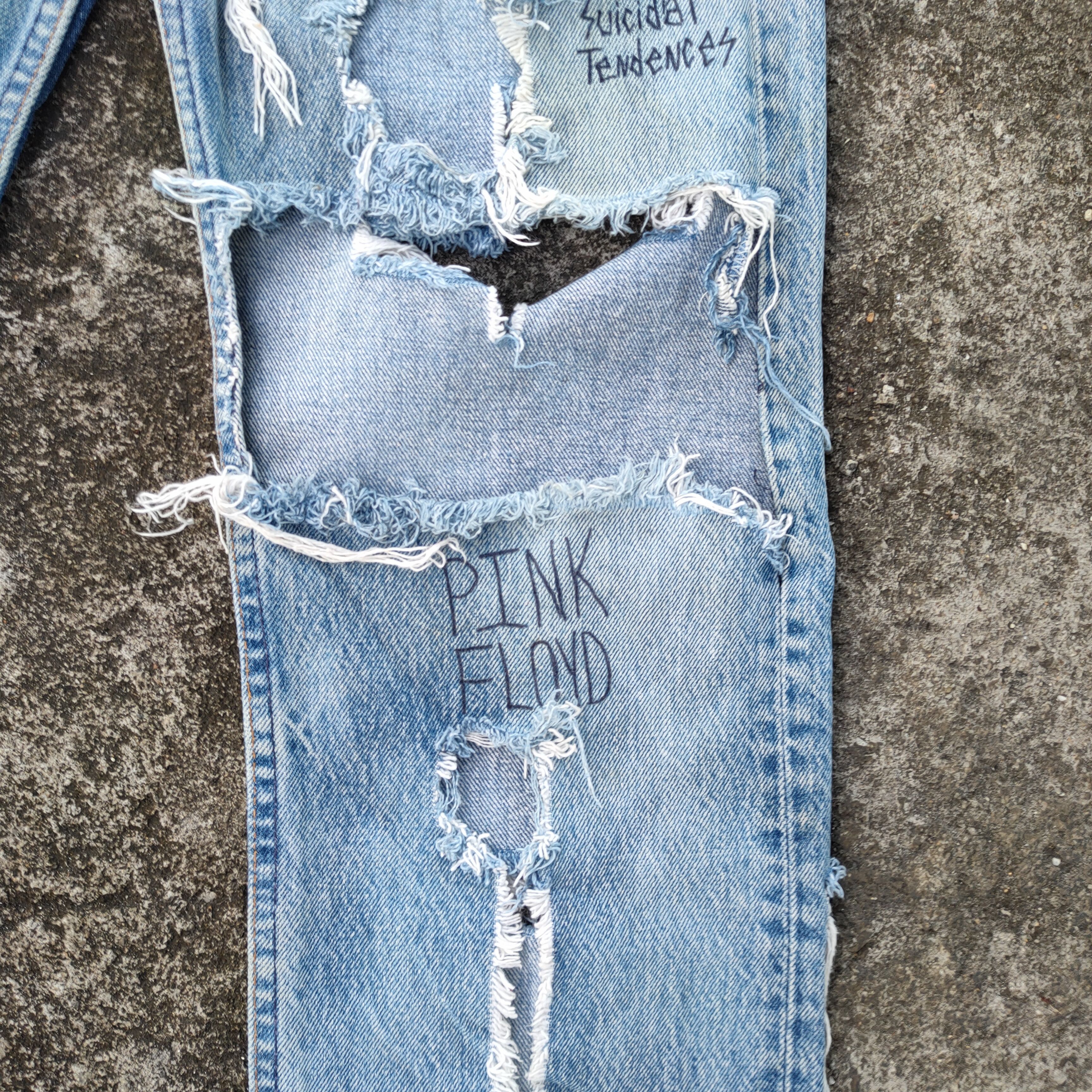 Levi's Vintage Clothing VINTAGE LEVI'S 501 BUTTON FLY JEANS RIPPED NAME BAND Size US 30 / EU 46 - 18 Thumbnail