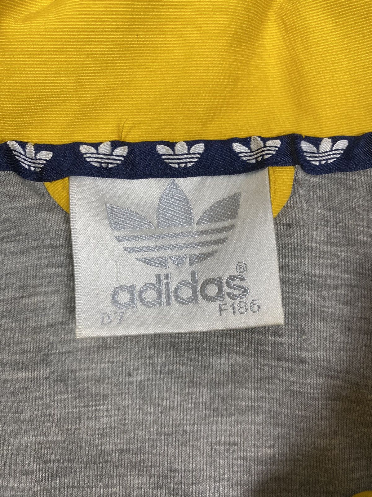 Adidas Vintage 90s Adidas Trefoil Logo Yellow Windbreaker Jacket Size US M / EU 48-50 / 2 - 9 Thumbnail