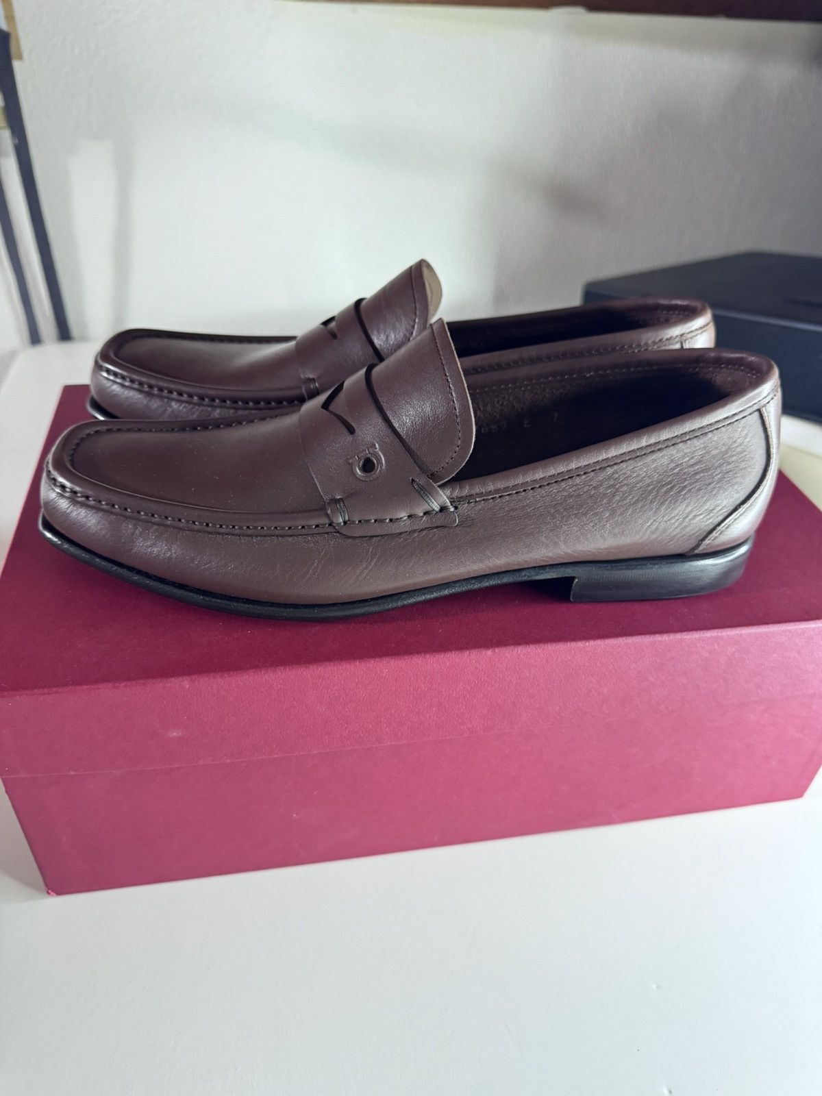 Salvatore Ferragamo Salvatore Ferragamo Sam logo penny loafers Size US 7 / EU 40 - 2 Thumbnail
