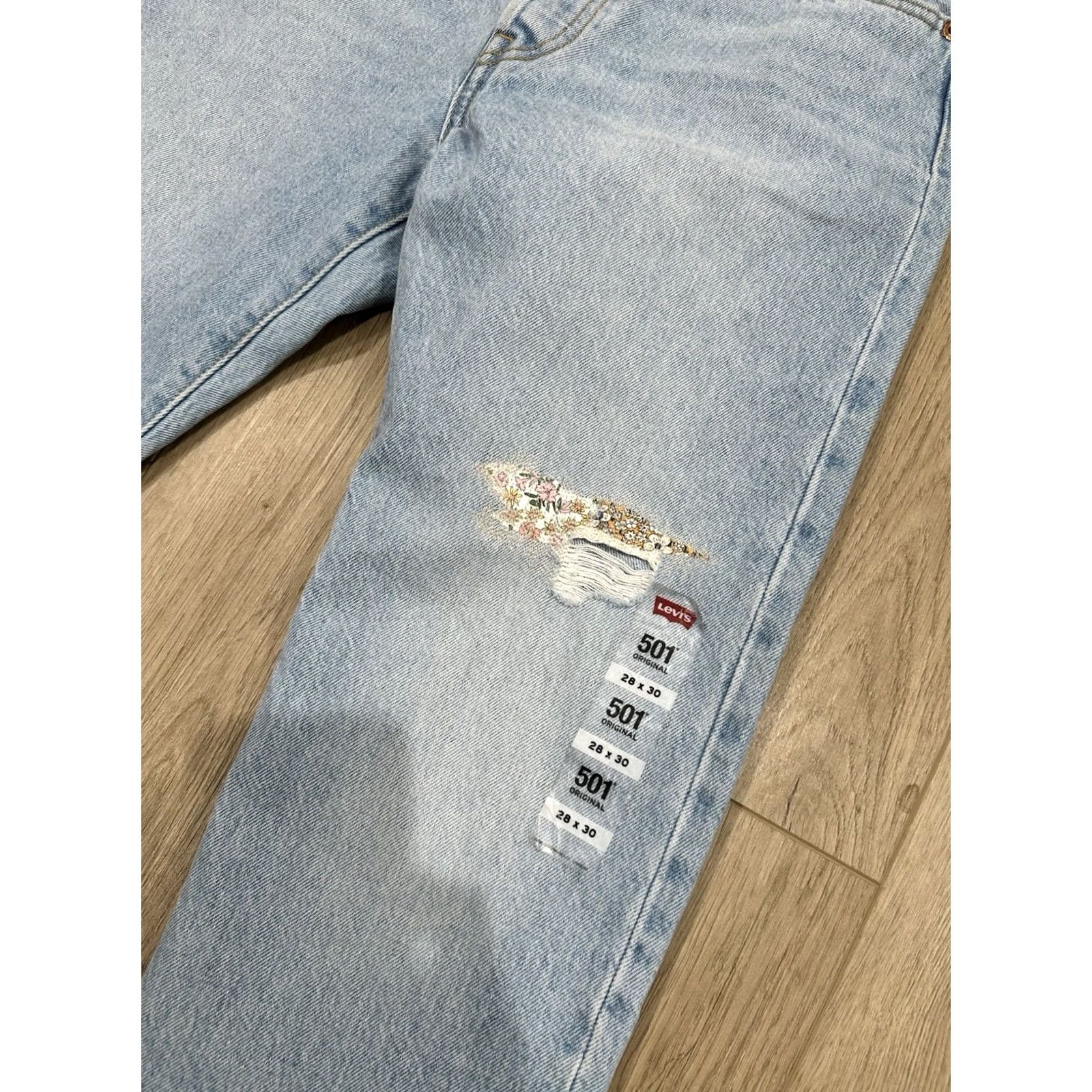 Levi's Levi's 501 Jeans Womens 30x29 Blue 150th Anniversary Distressed Button Fly NWT Size 30" / US 8 / IT 44 - 4 Thumbnail