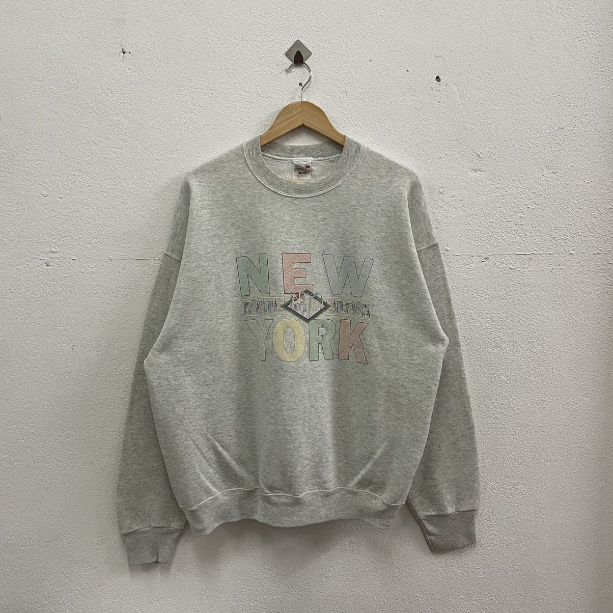 Fruit Of The Loom × Vintage 🔥Vintage 90s New York Multicolour Spellout Sweatshirts Size US L / EU 52-54 / 3 - 1 Thumbnail
