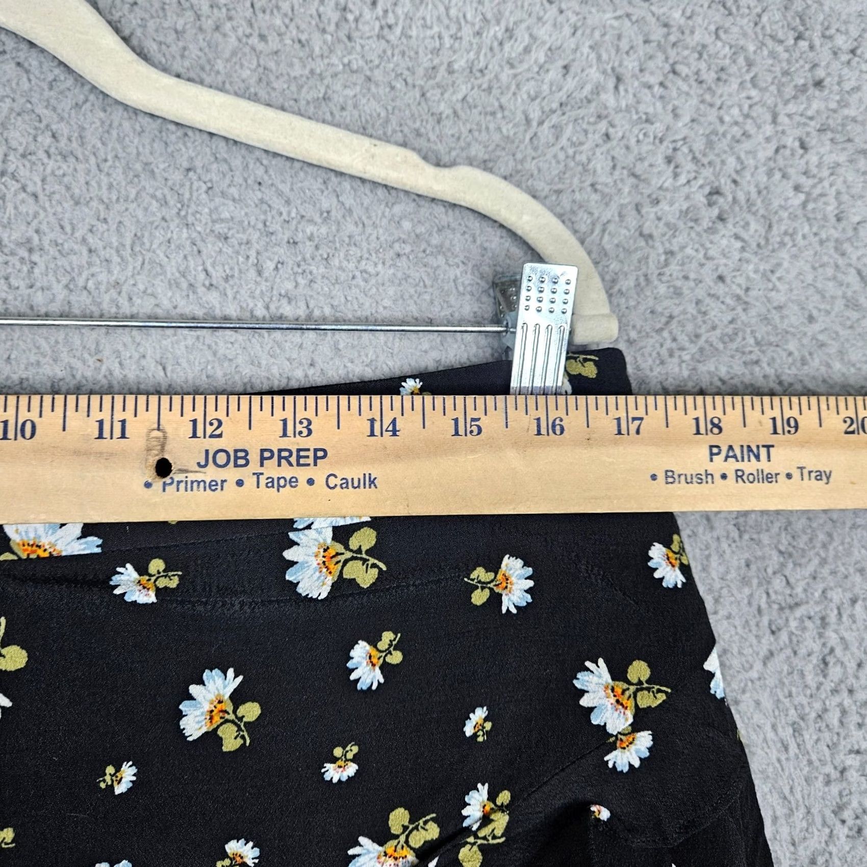 Ann Taylor LOFT By Ann Taylor Women’s flower Printed Summer Short Size 10 Size 32" / US 10 / IT 46 - 3 Thumbnail