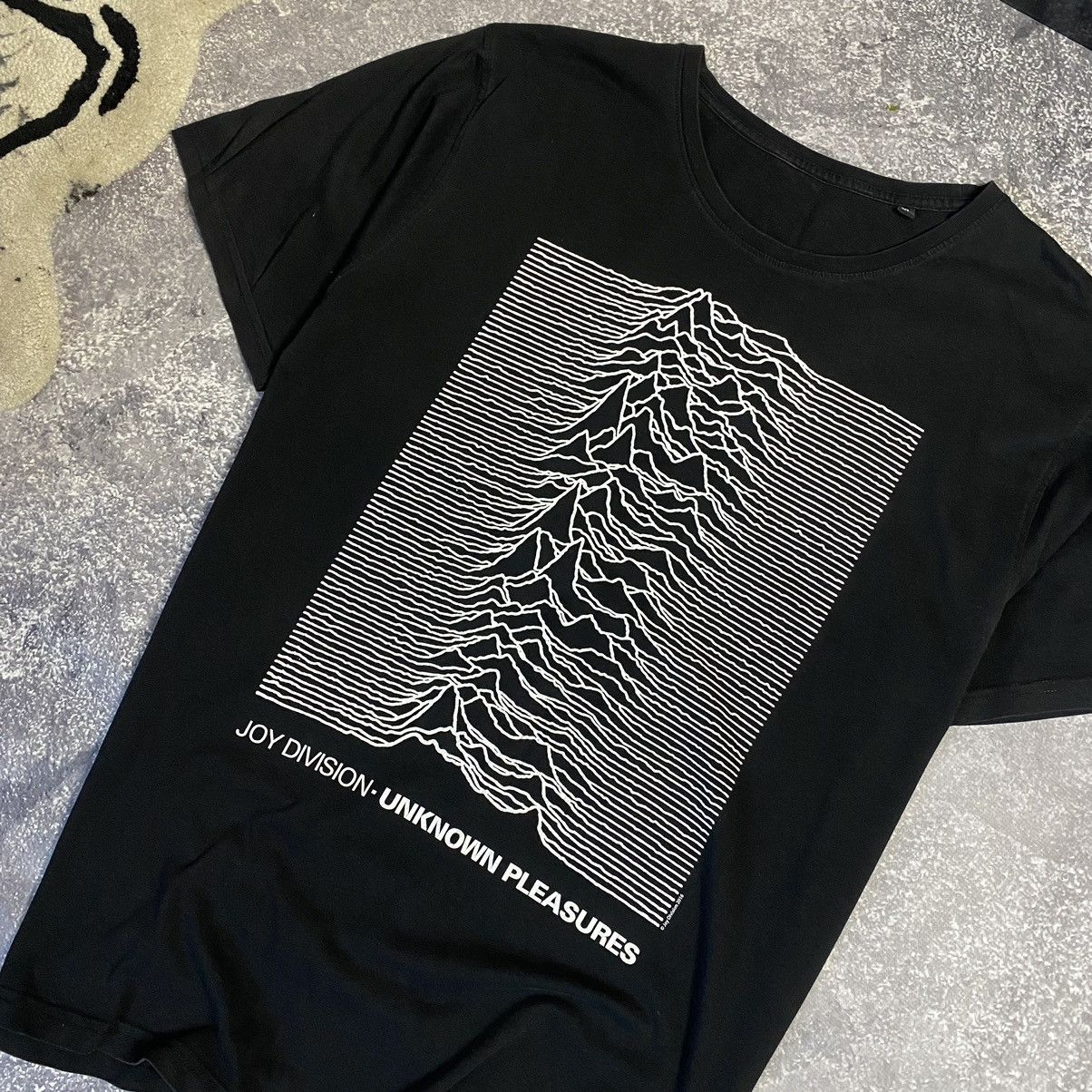 Band Tees Vintage Joy Division 2016 Big Classic logo rock band tee Size US XL / EU 56 / 4 - 2 Thumbnail
