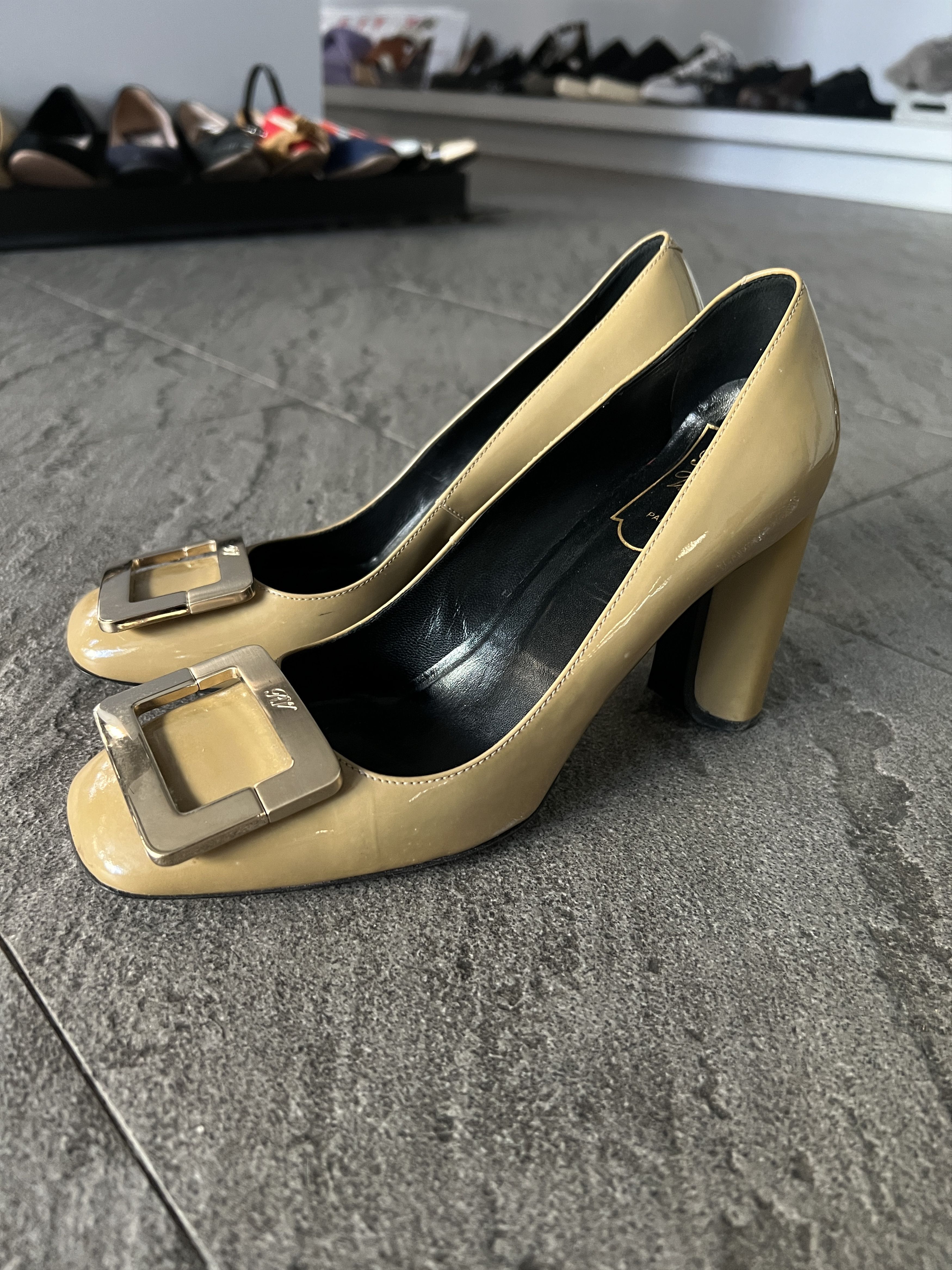Roger Vivier Roger Vivier Belle Vivier Beige Patent Block Heel 35.5 Size US 5.5 / IT 35.5 - 3 Thumbnail