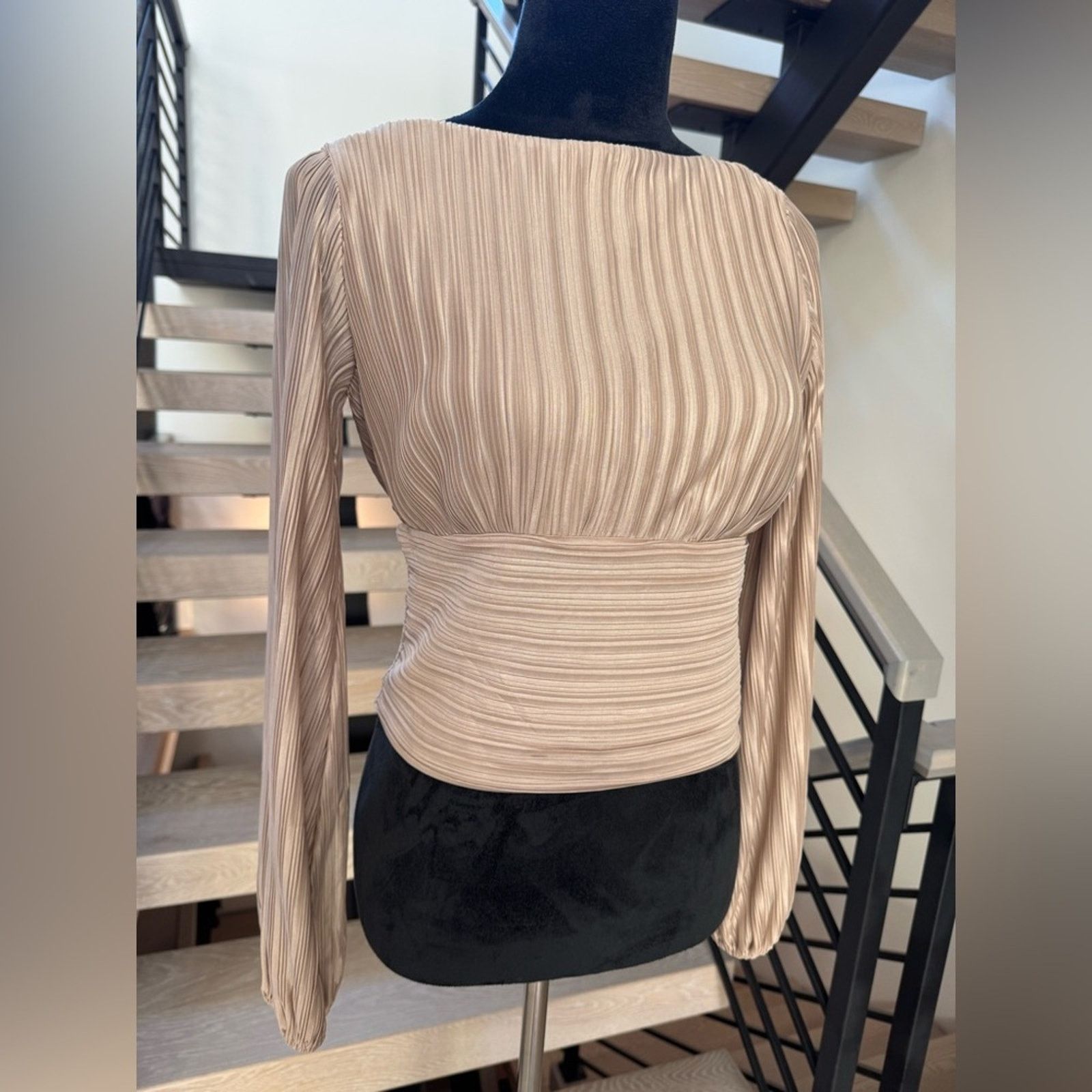 Other New Elegant Beige Long Sleeve Women's Top size M Size M / US 6-8 / IT 42-44 - 3 Thumbnail