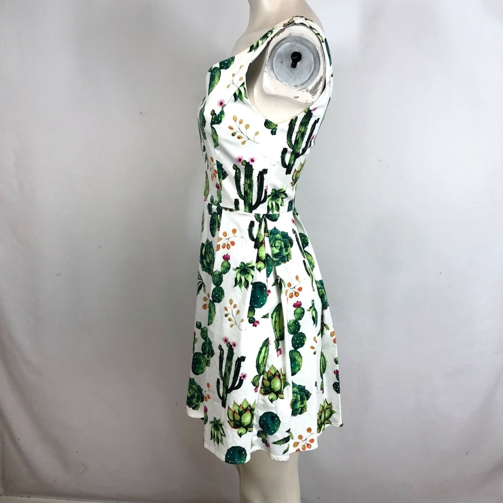 Vintage IXIA WOMEN'S S S White Cactus V-Neck Sleeveless Dress Size S / US 4 / IT 40 - 6 Thumbnail