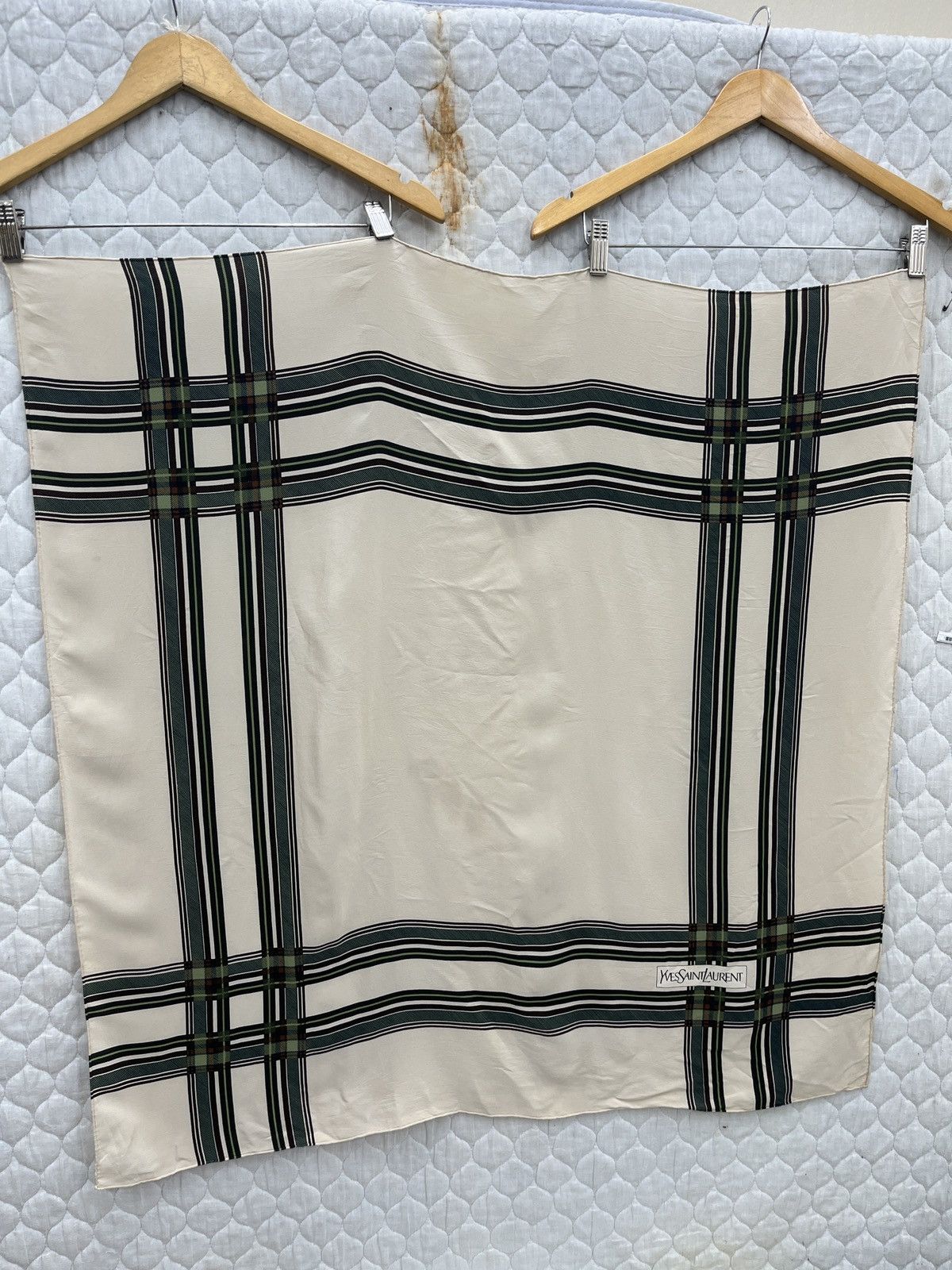 Yves Saint Laurent 🔥🔥🔥STEALS YVES SAINT LAURENT SILK SCARF Size ONE SIZE - 2 Thumbnail