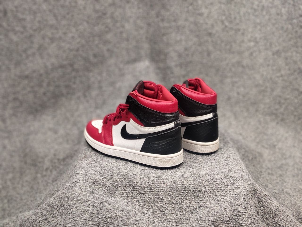 Nike Nike Air Jordan 1 Retro High OG Satin Red Leather sneaker Size US 5.5 / IT 35.5 - 9 Thumbnail