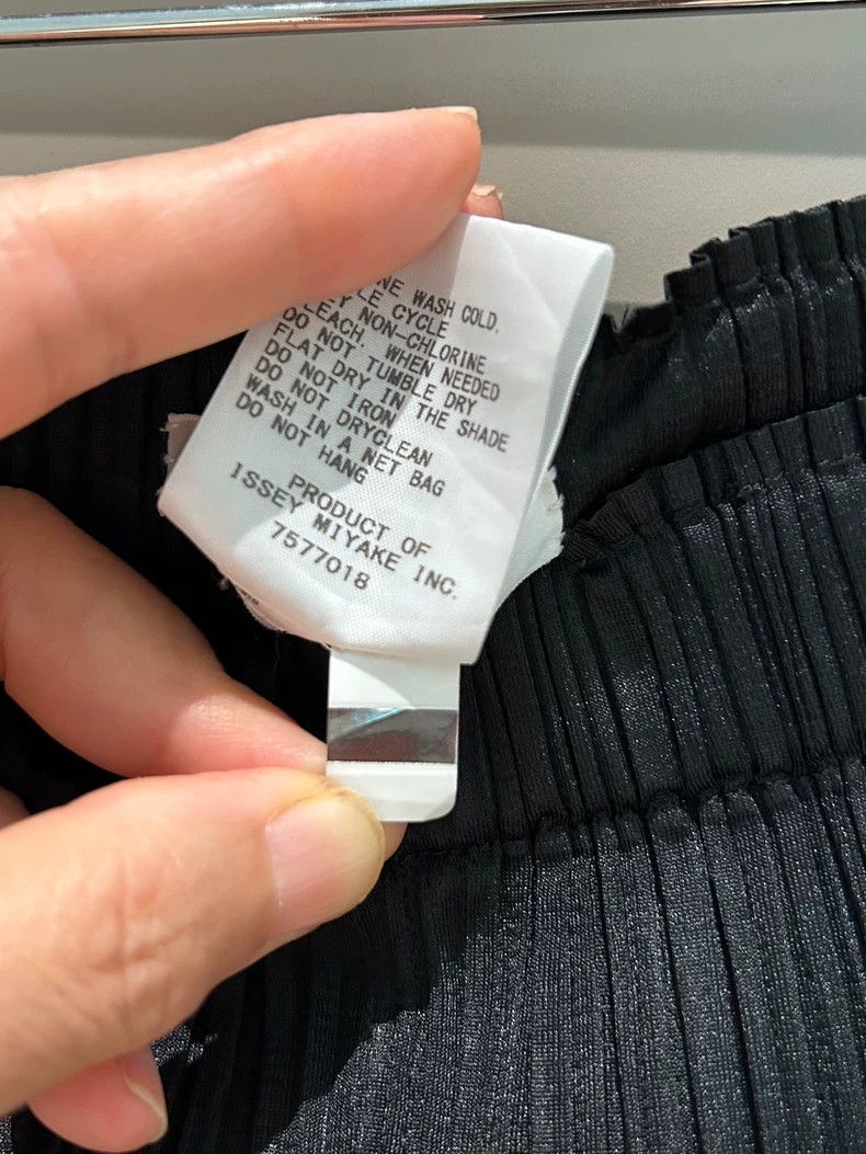 Issey Miyake Issey Miyake size:3 Black irregular-shaped twisted pants Size 22" - 5 Thumbnail