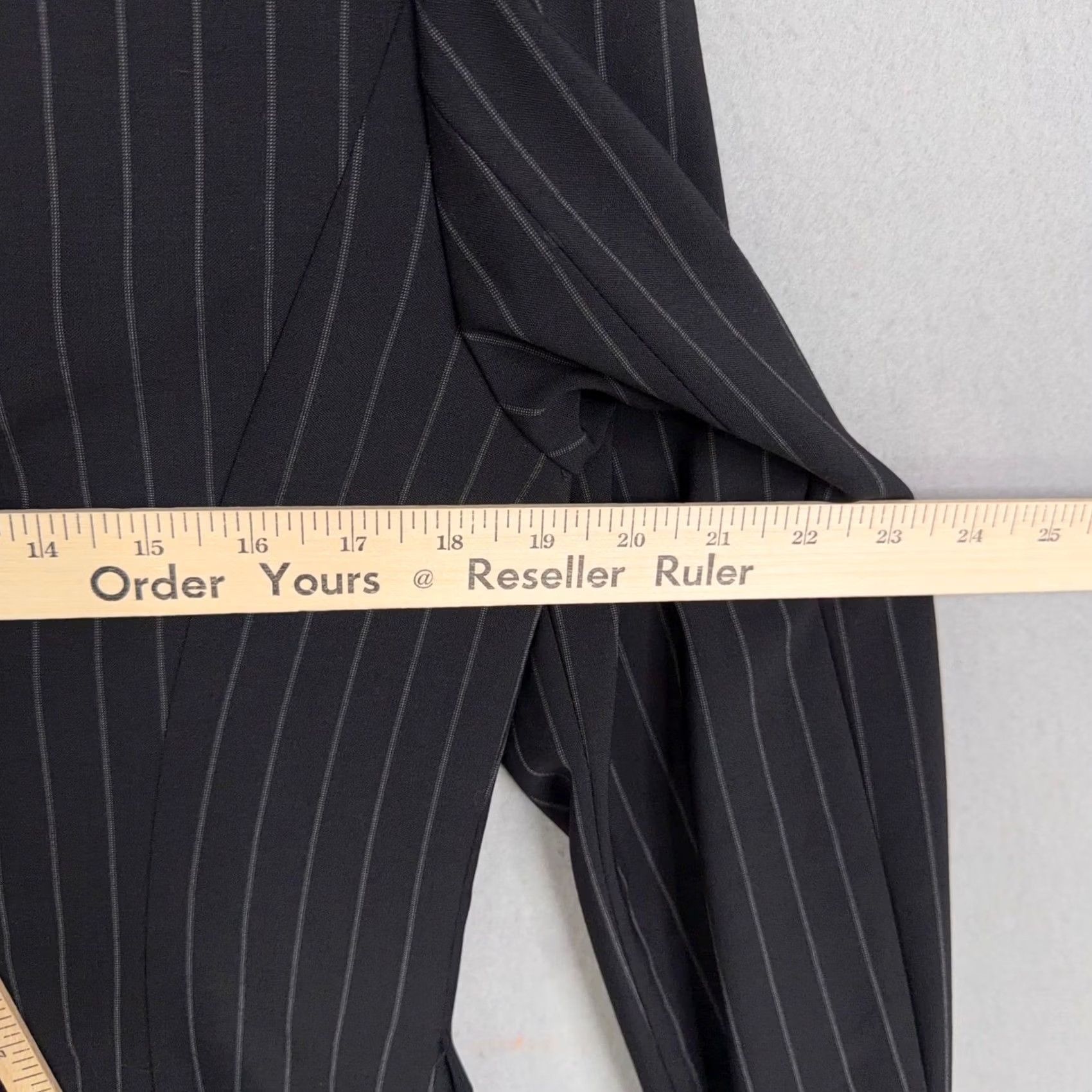 Vintage Tahari Blazer Womens 10 Black Pinstripe Wool Silk Professional Career Office Blazer Women Formal Workwear Mens? Size L / US 10 / IT 46 - 6 Thumbnail