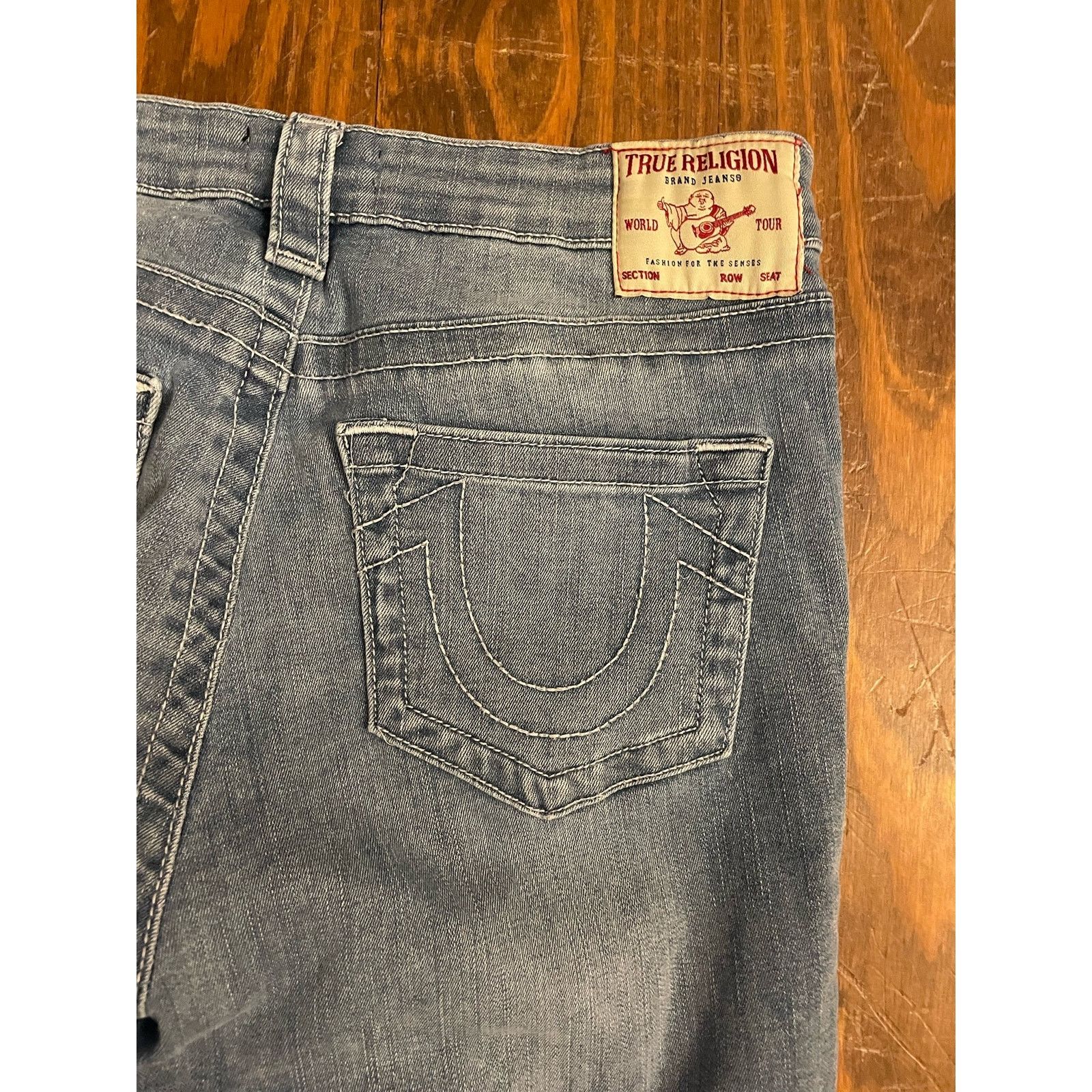 True Religion True Religion Light Wash Jennie Curvy Midrise Capri, size 30 Size 30" / US 8 / IT 44 - 2 Thumbnail