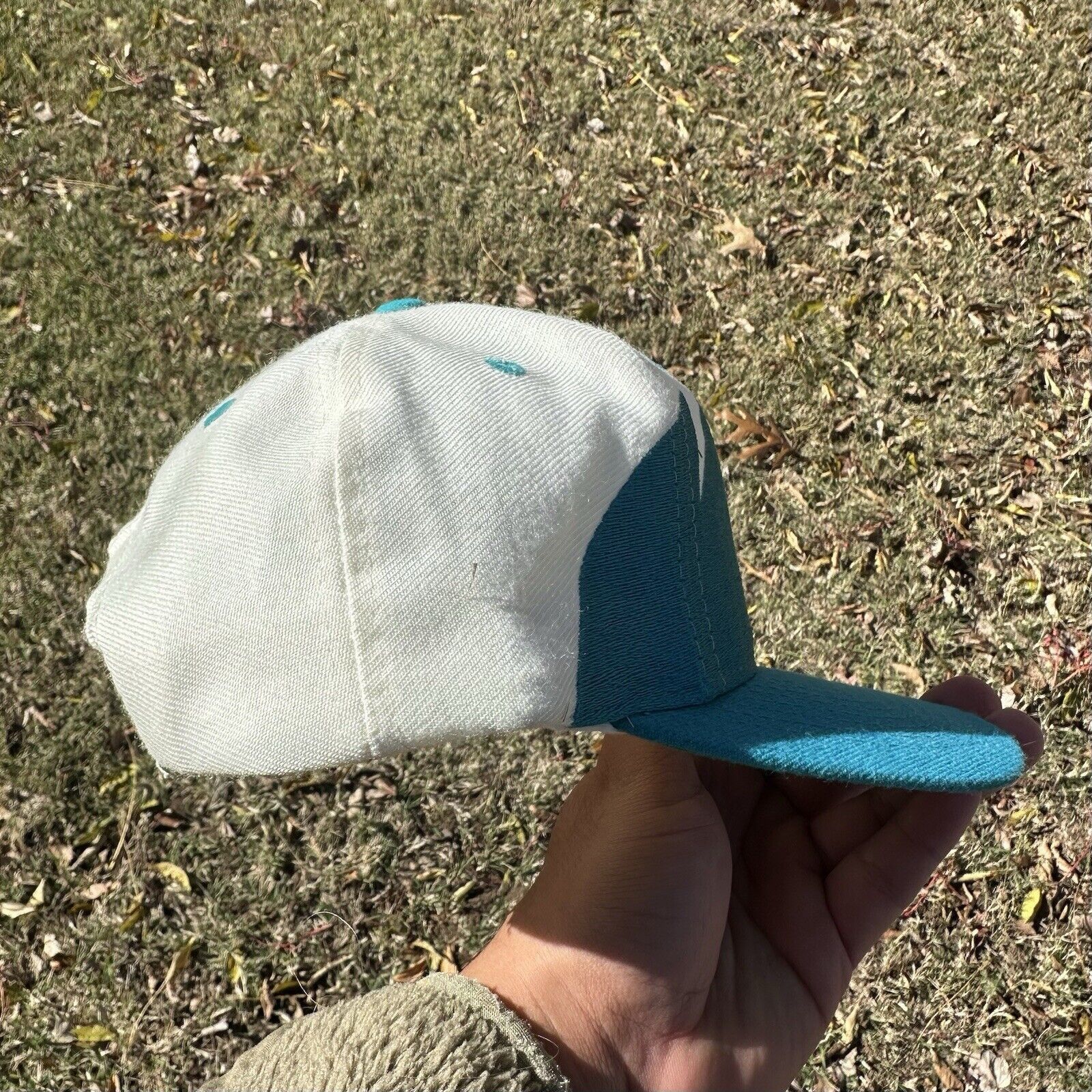 Logo Athletic × NBA × Vintage Vintage Charlotte Hornets Sharktooth Snapback Size ONE SIZE - 4 Thumbnail