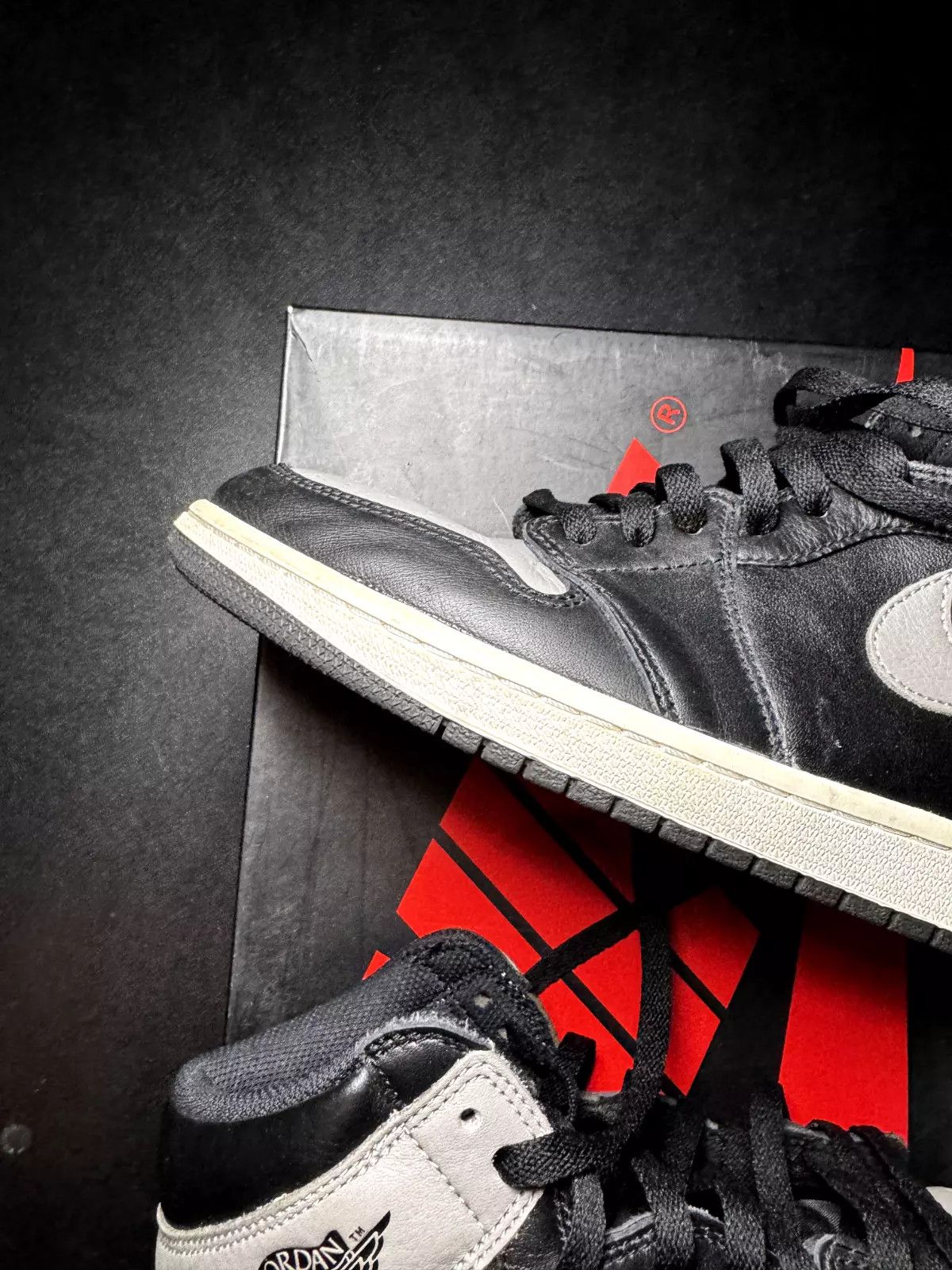 Jordan Brand × Nike Nike Air Jordan 1 Retro OG High Shadow 2018 555088-013 Size US 10.5 / EU 43-44 - 4 Thumbnail