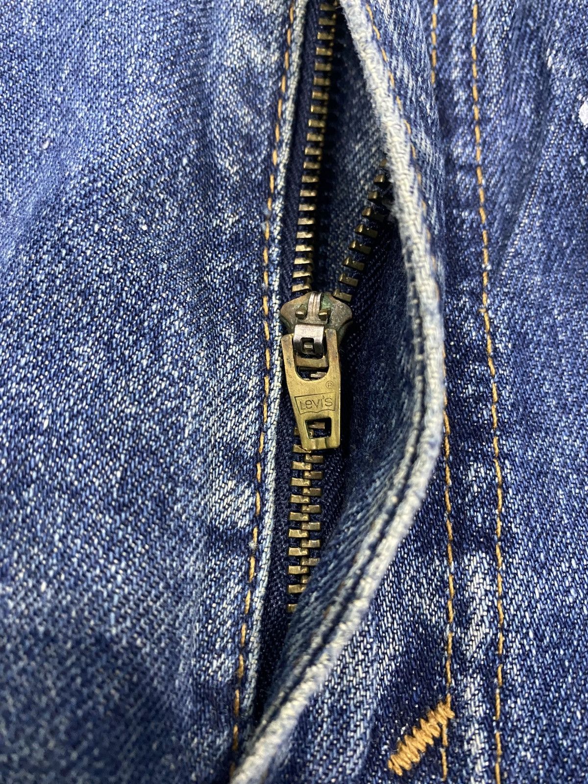 Levi's Vintage Clothing Vintage Levi’s 519 Distressed Denim Jeans Size US 30 / EU 46 - 15 Thumbnail