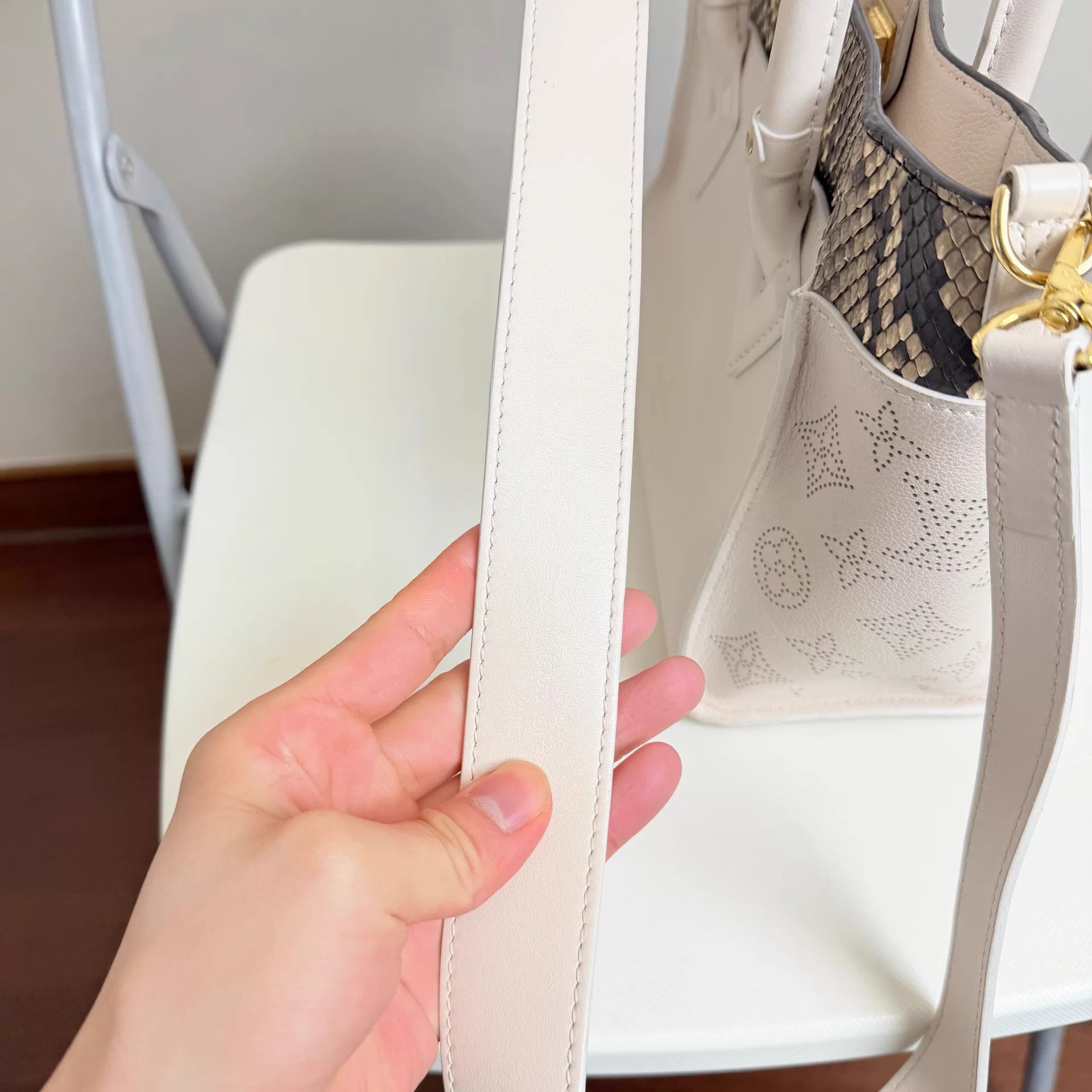 Louis Vuitton LOUIS VUITTON On My Side Women's Beige Perf Tote Small Size ONE SIZE - 9 Thumbnail