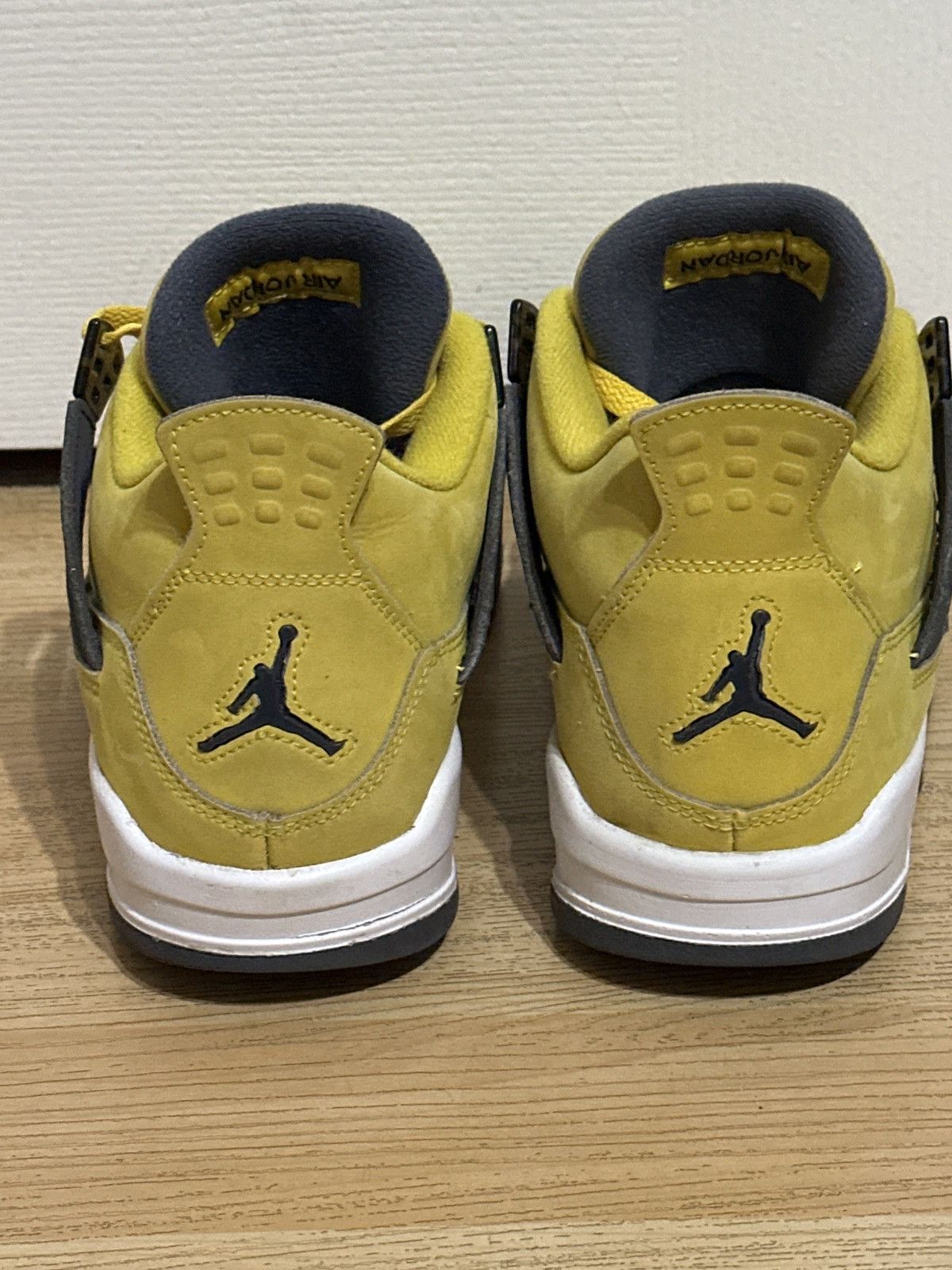 Jordan Brand Air Jordan 4 Retro GS “Lightning” Size US 6.5 / EU 39-40 - 4 Thumbnail
