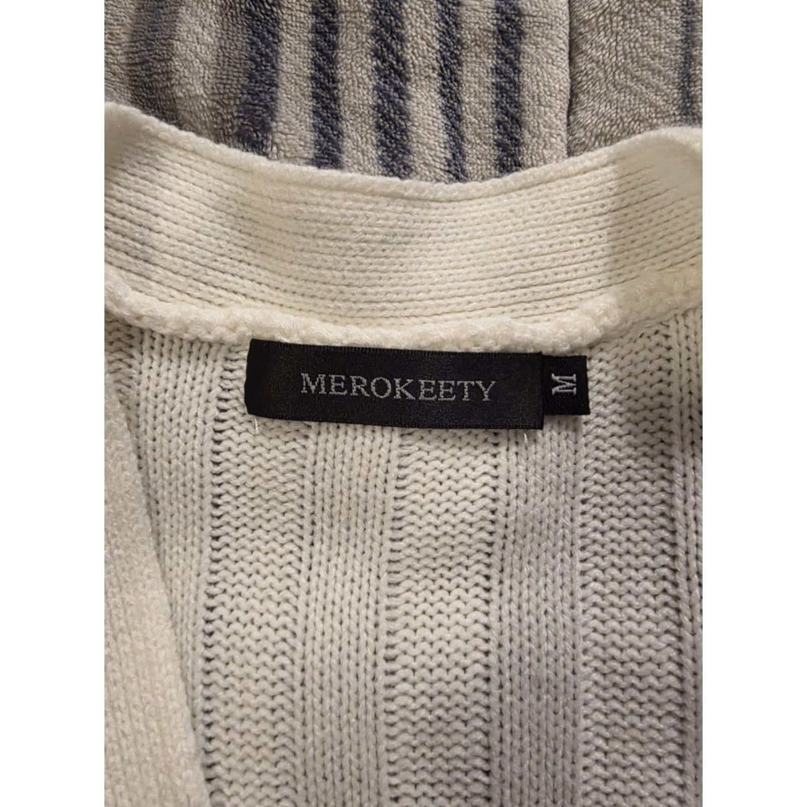 Vintage Merokeety Cardigan Sweater Women M Ivory Cable Knit Pockets Long V-Neck Raglan Sleeve Button Knit Lightweight EUC Size M / US 6-8 / IT 42-44 - 6 Thumbnail