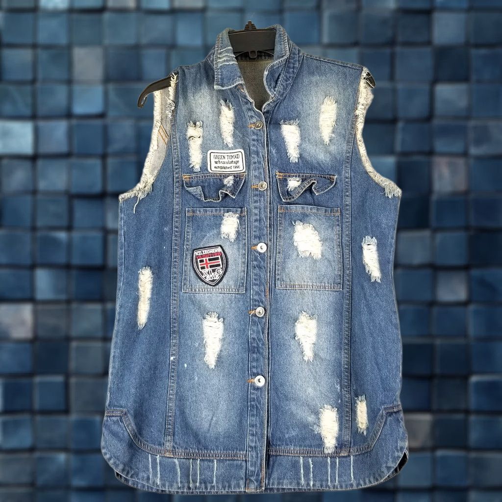 Denime Vintage Denim Vest Men Medium Distressed Trucker Metal Button Yachting Boat Patch's Size US M / EU 48-50 / 2 - 1 Thumbnail