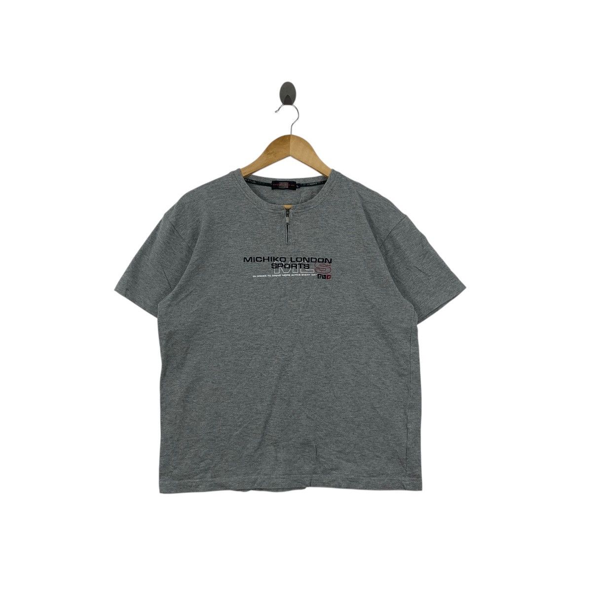 Vintage Vintage MICHIKO LONDON SPORTS Embroidered Logo Tee Shirt Top Size L / US 10 / IT 46 - 1 Thumbnail