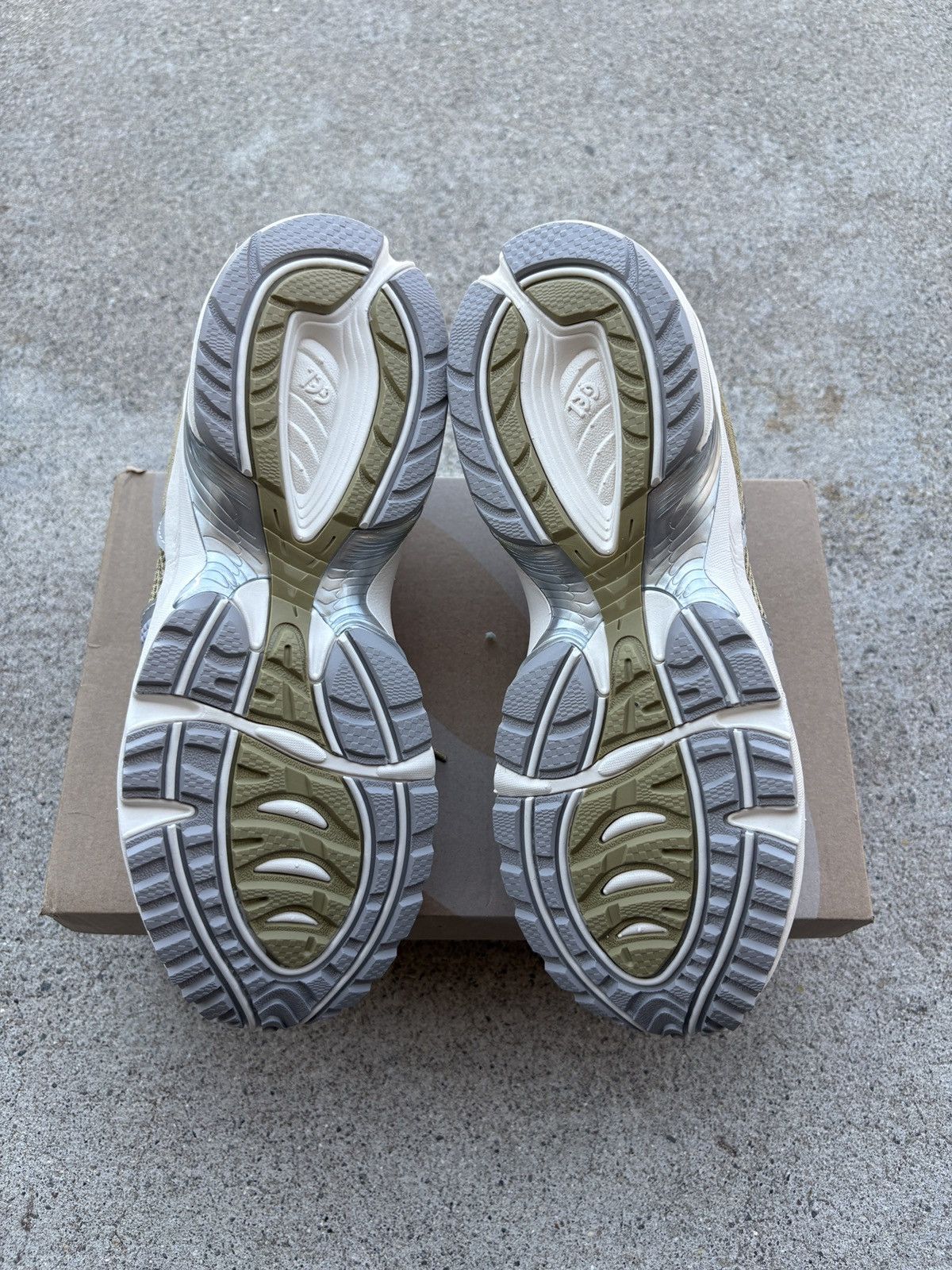 Asics DS ASICS Gel-1090v2 Khaki Biege Oyster Women’s Size 7M, 8.5W Size US 8.5 / IT 38.5 - 8 Thumbnail